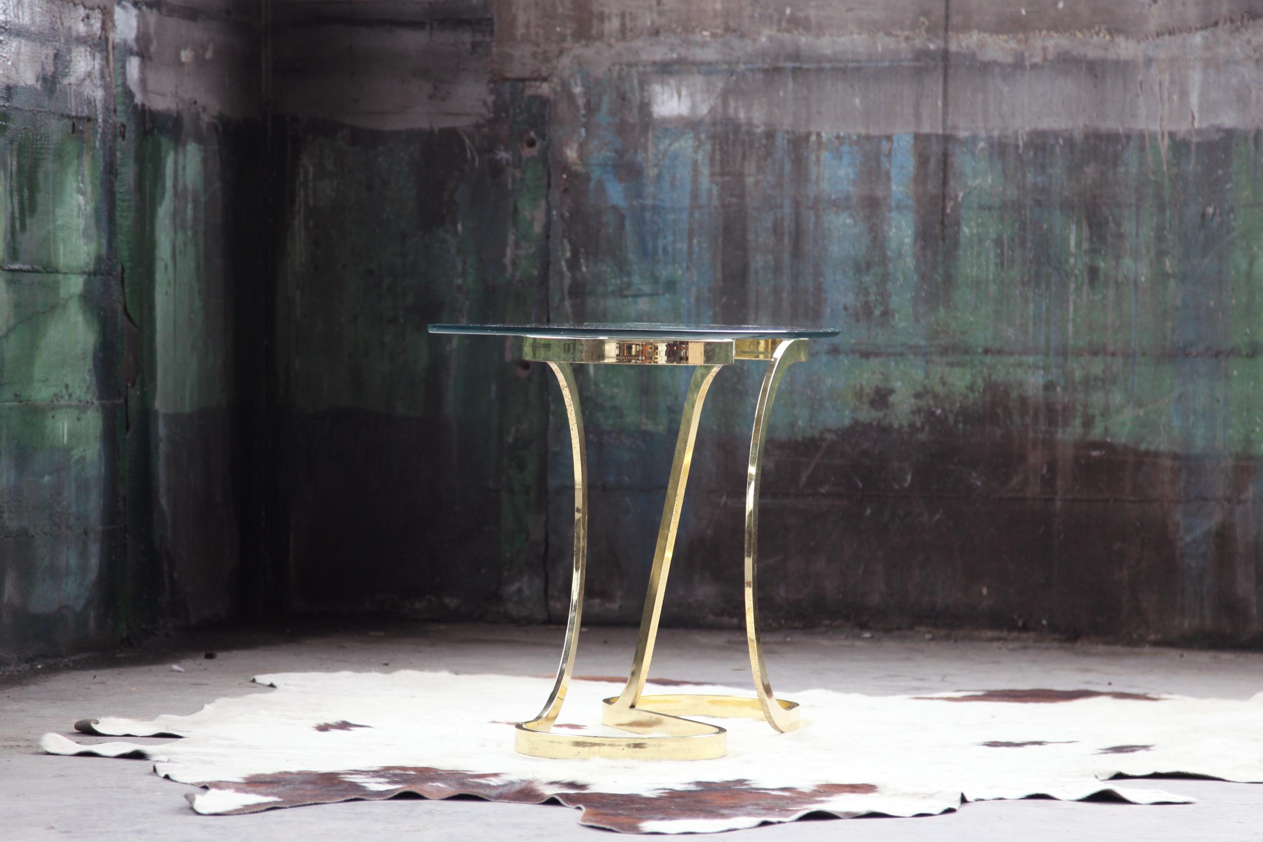 Laiton Table console courbée à ruban de laiton, milieu de siècle, DIA Design Institute of America en vente