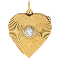 Ciondolo a forma di cuore vintage in oro giallo 14 carati con diamante di metà secolo