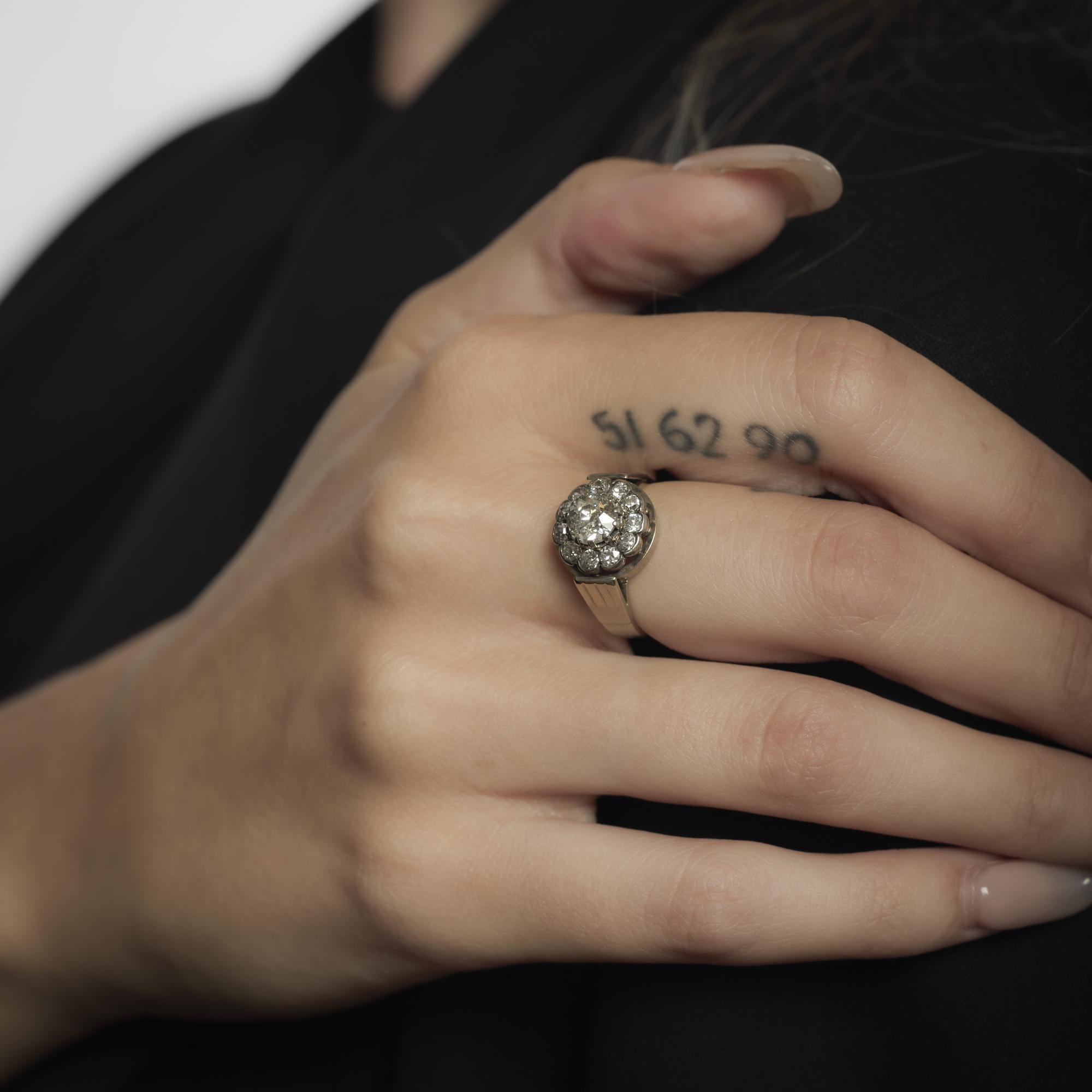 Anillo en racimo de oro blanco de 14k con diamantes de mediados de siglo Corte europeo antiguo en venta