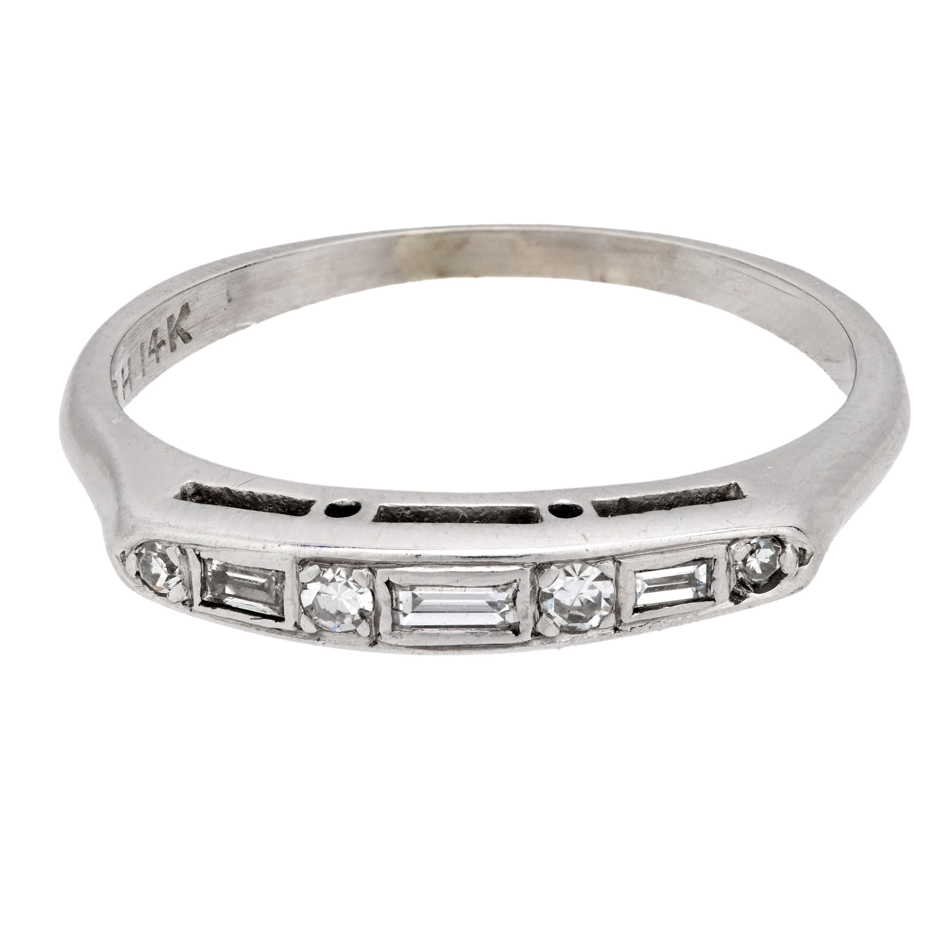 Mid Century diamond 14k white gold wedding band Moderno en venta