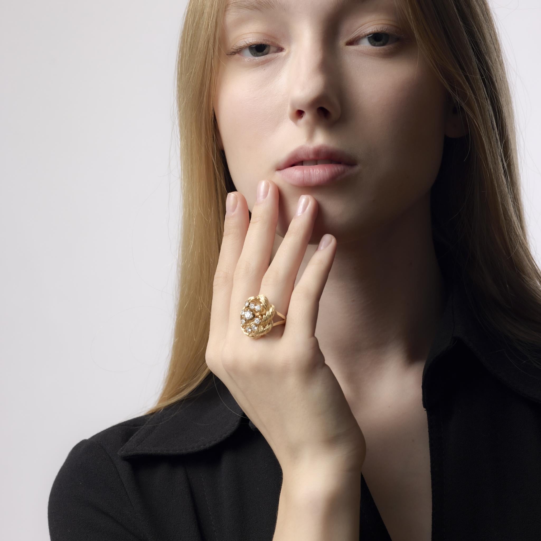 Taille brillant Bague de cocktail en or jaune 14k avec diamant du milieu du siècle en vente