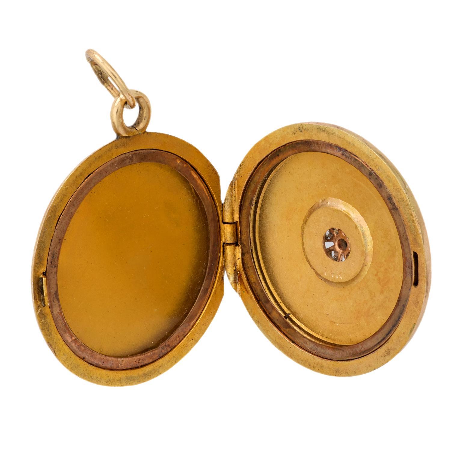 Moderne Pendentif médaillon du milieu du siècle en or jaune 14 carats avec diamants en vente