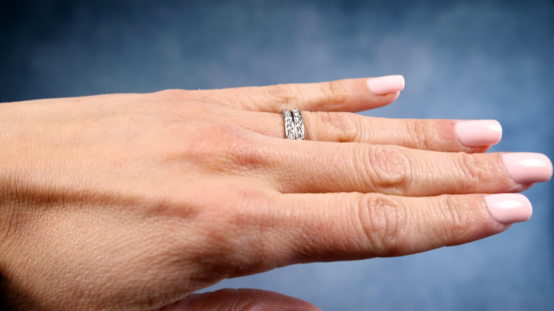 Mid-Century Diamant 18k Weißgold Band Ring Set im Zustand „Gut“ im Angebot in Beverly Hills, CA
