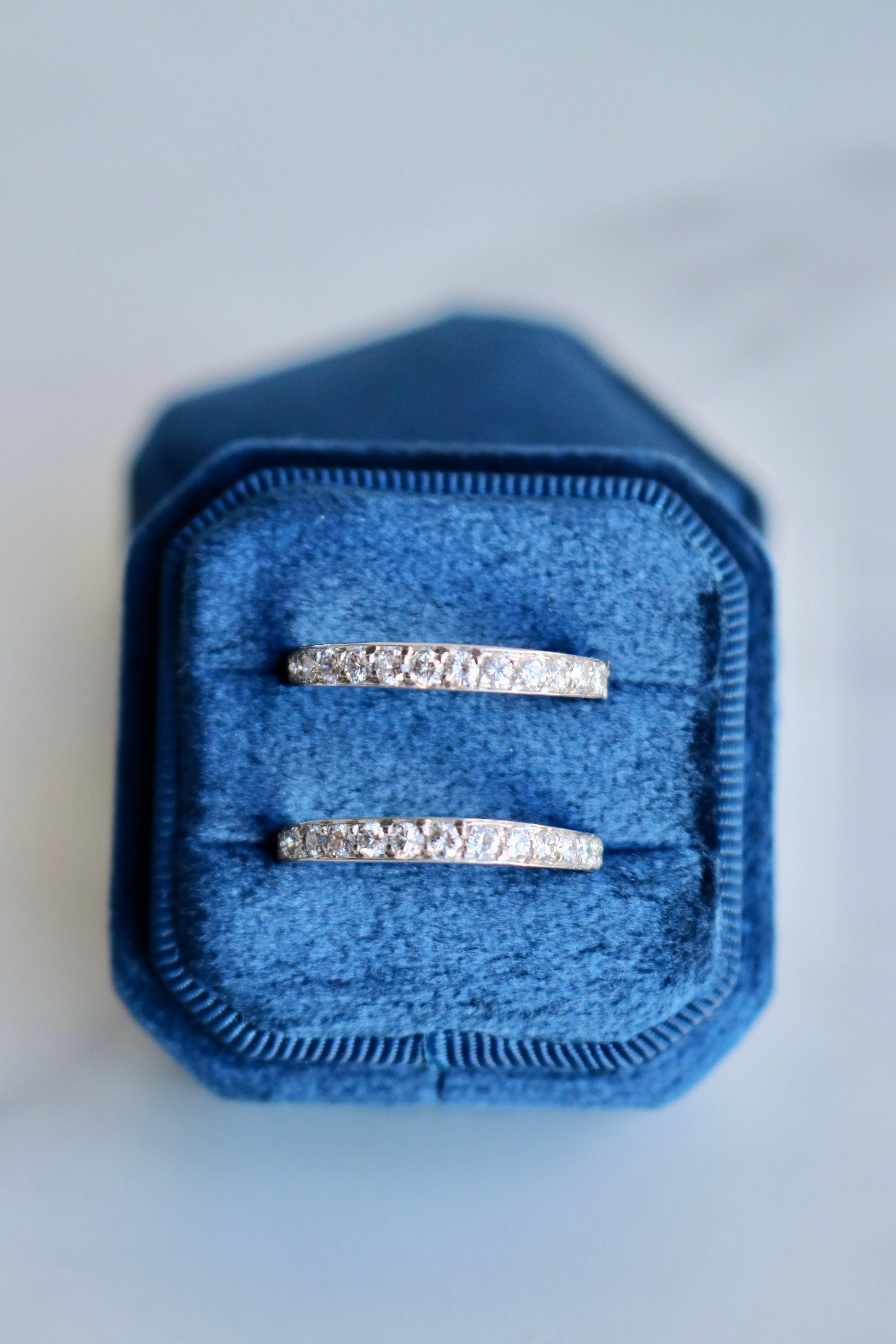 Mid-Century Diamant 18k Weißgold Band Ring Set im Angebot 1