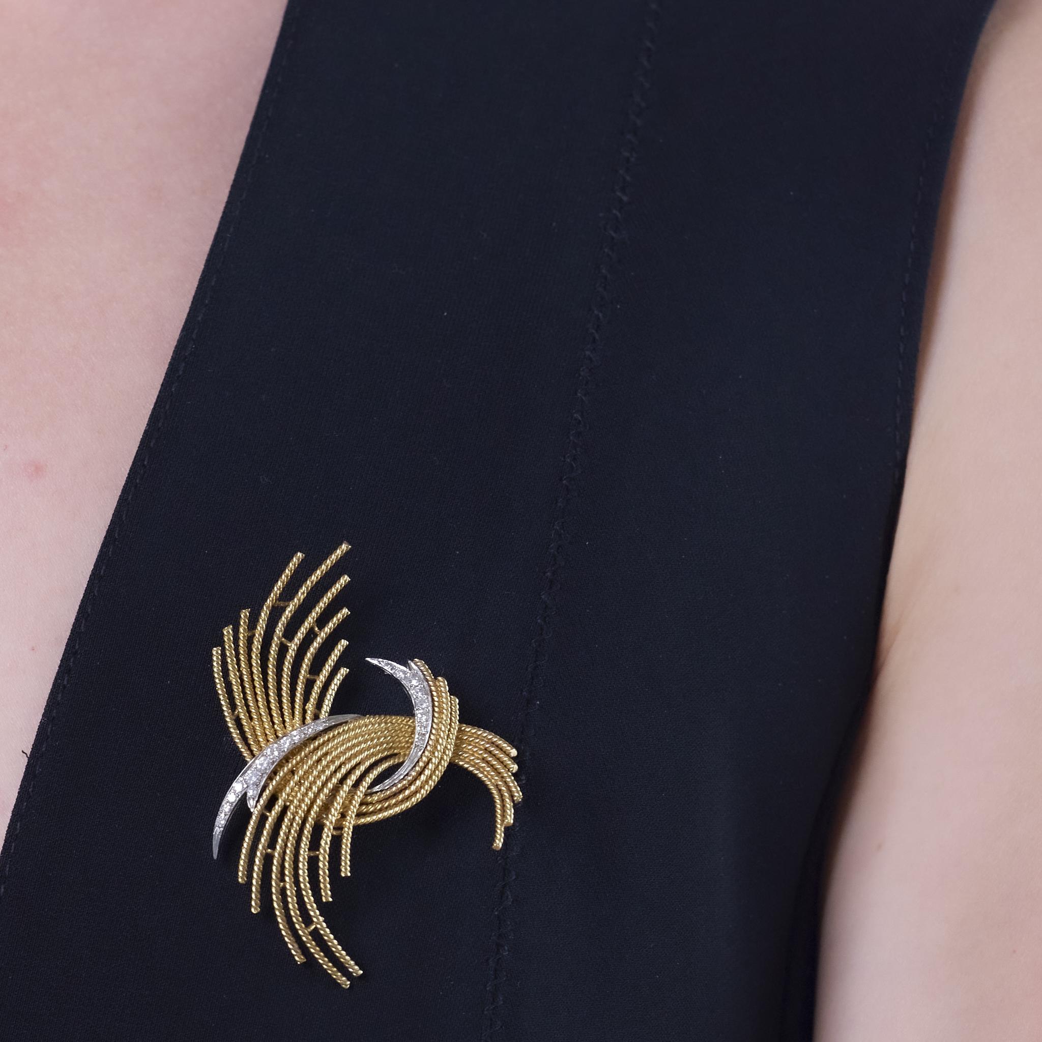 Donna Mid Century diamond 18k yellow gold spray brooch in vendita