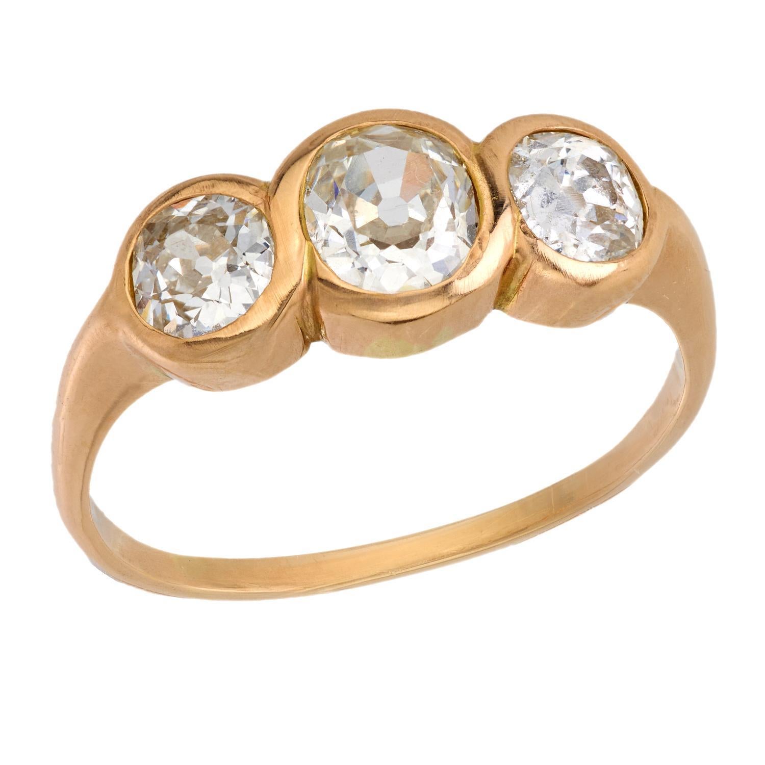 Mid Century diamond 18k yellow gold three stone ring im Angebot
