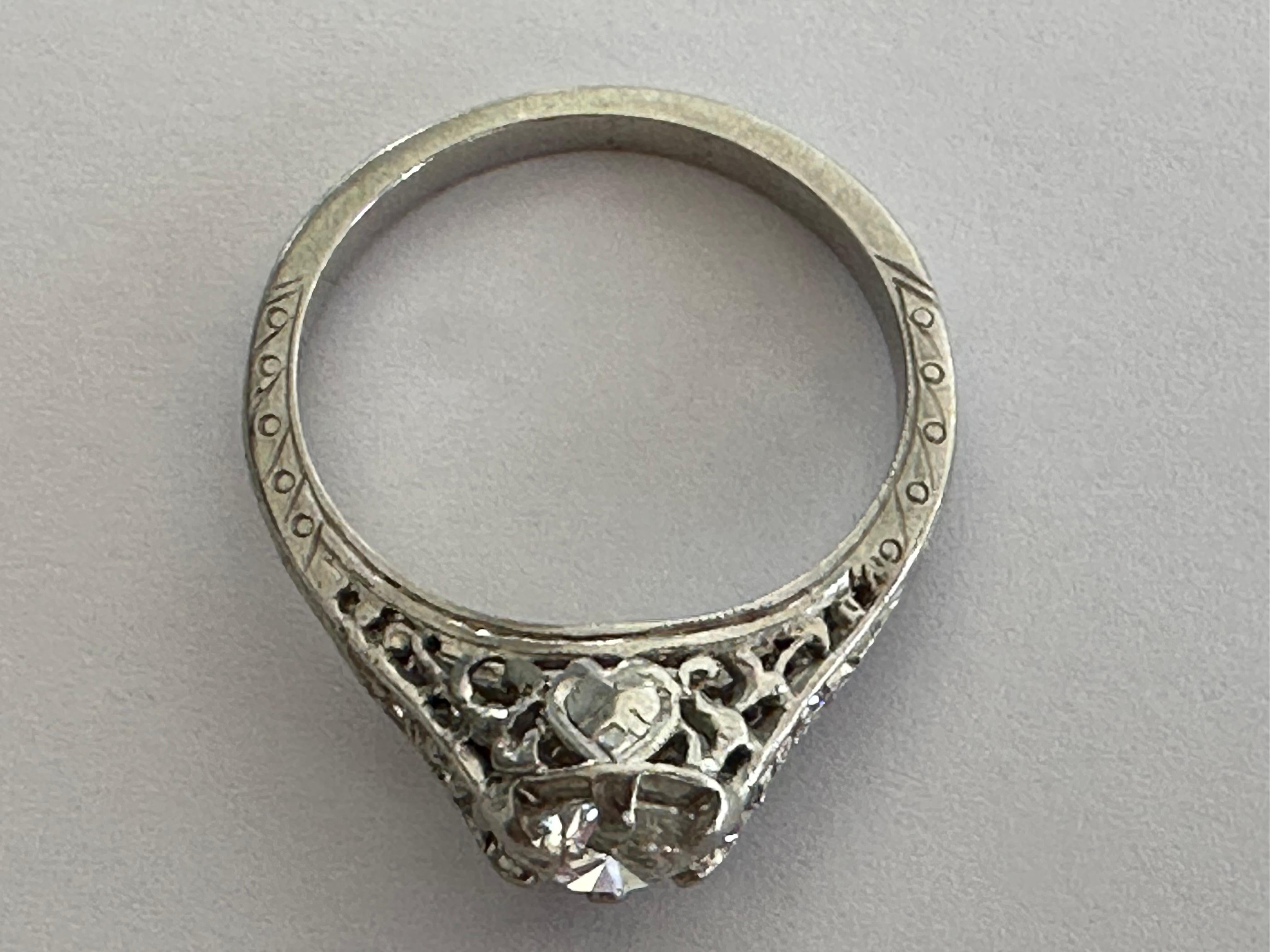 Diamant- und Filigranring aus der Jahrhundertmitte  im Zustand „Gut“ im Angebot in Denver, CO