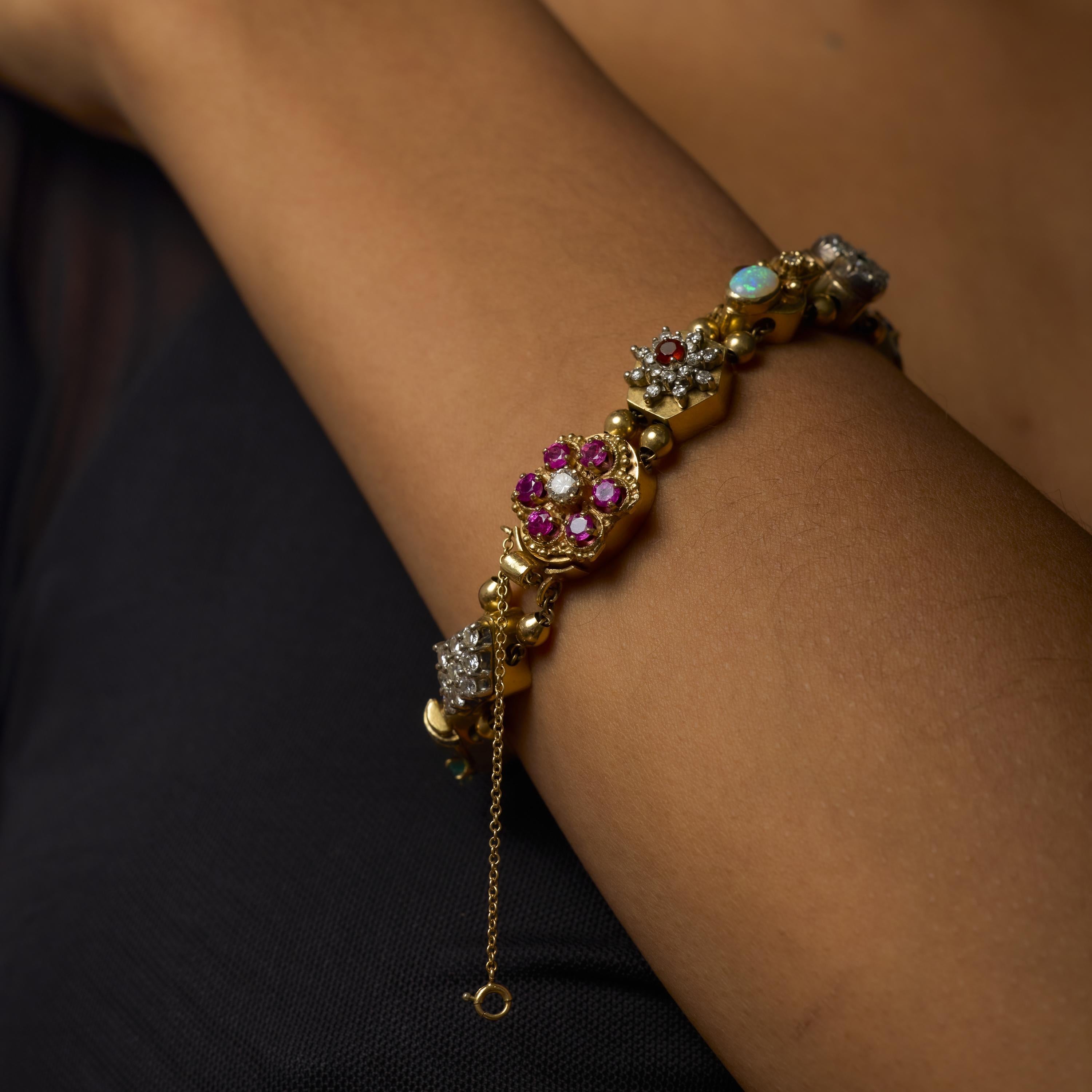 Taille brillant Bracelet mi-siècle en or jaune 14k avec diamants et pierres précieuses en vente