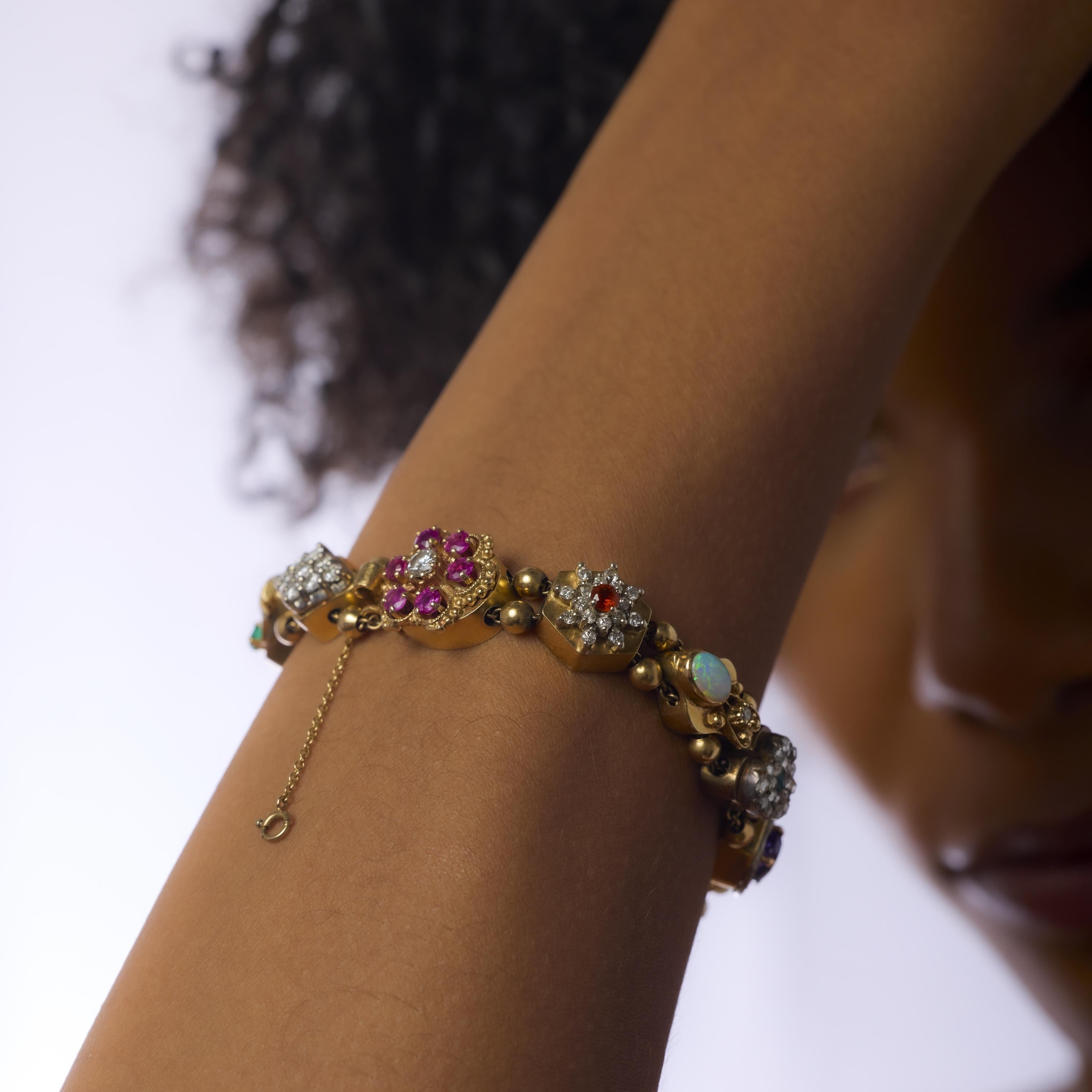 Bracelet mi-siècle en or jaune 14k avec diamants et pierres précieuses Bon état - En vente à Beverly Hills, CA