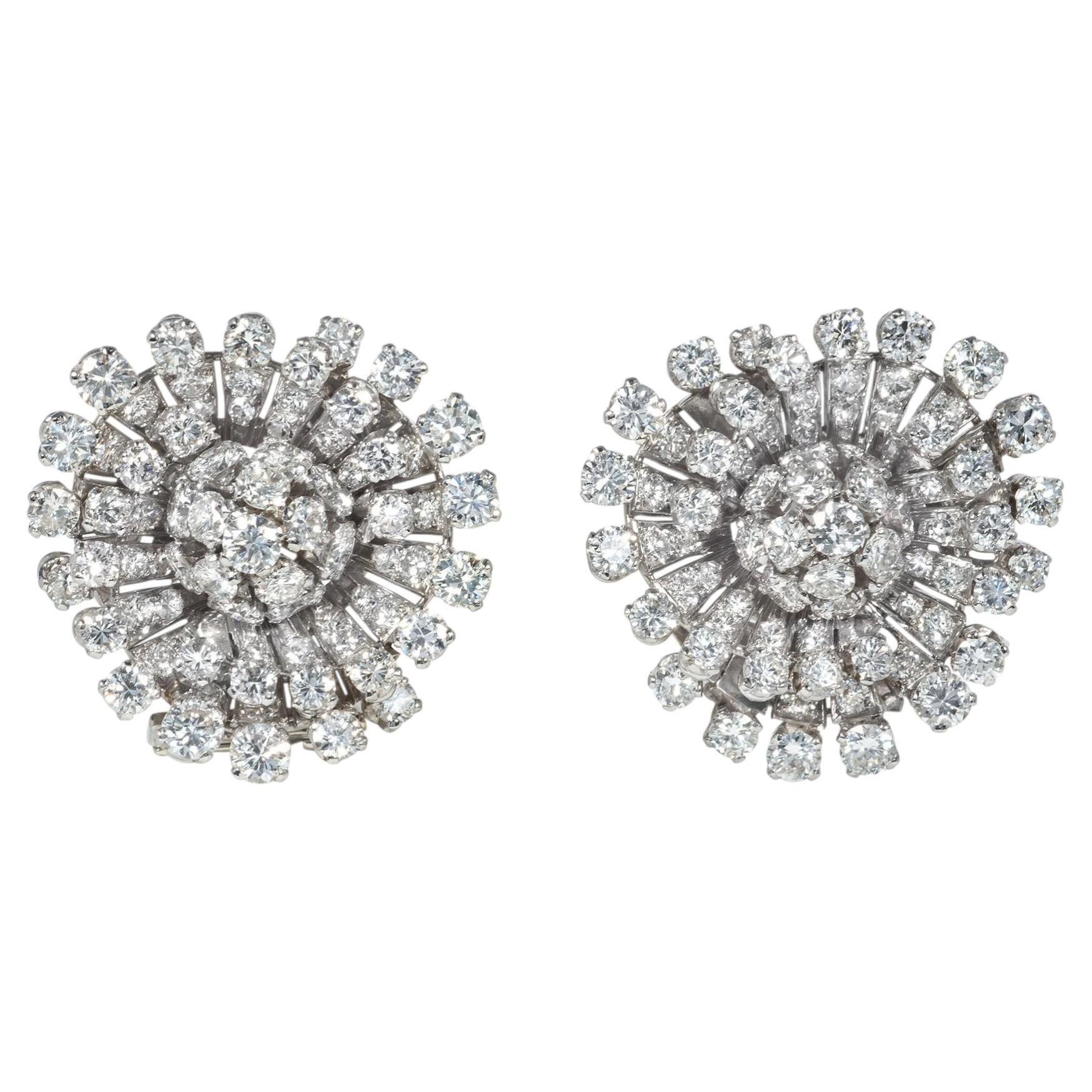 Pendientes flor estilizada de diamantes y platino de mediados de siglo