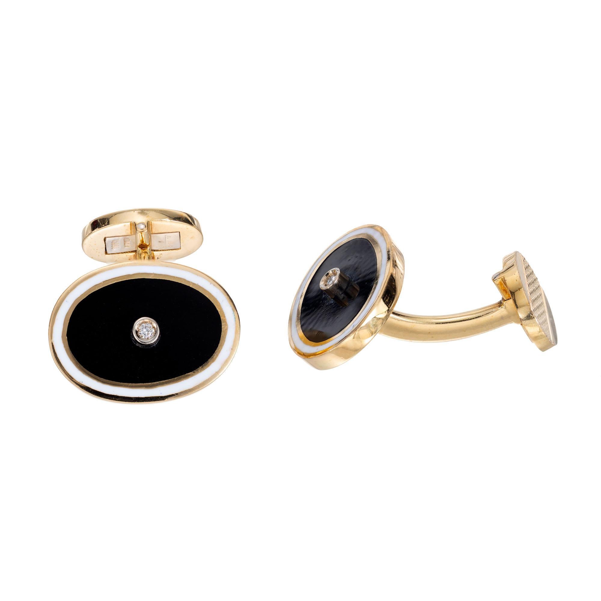  Vintage 1960's 18k yellow gold double sided cuff links, clip back style with black and white enamel fronts with a full cut Diamond center. Made in Italy.

18k 2-tone gold 
2 round Diamonds, approx. total weight.04cts 
Top to bottom: 14.01mm or .55