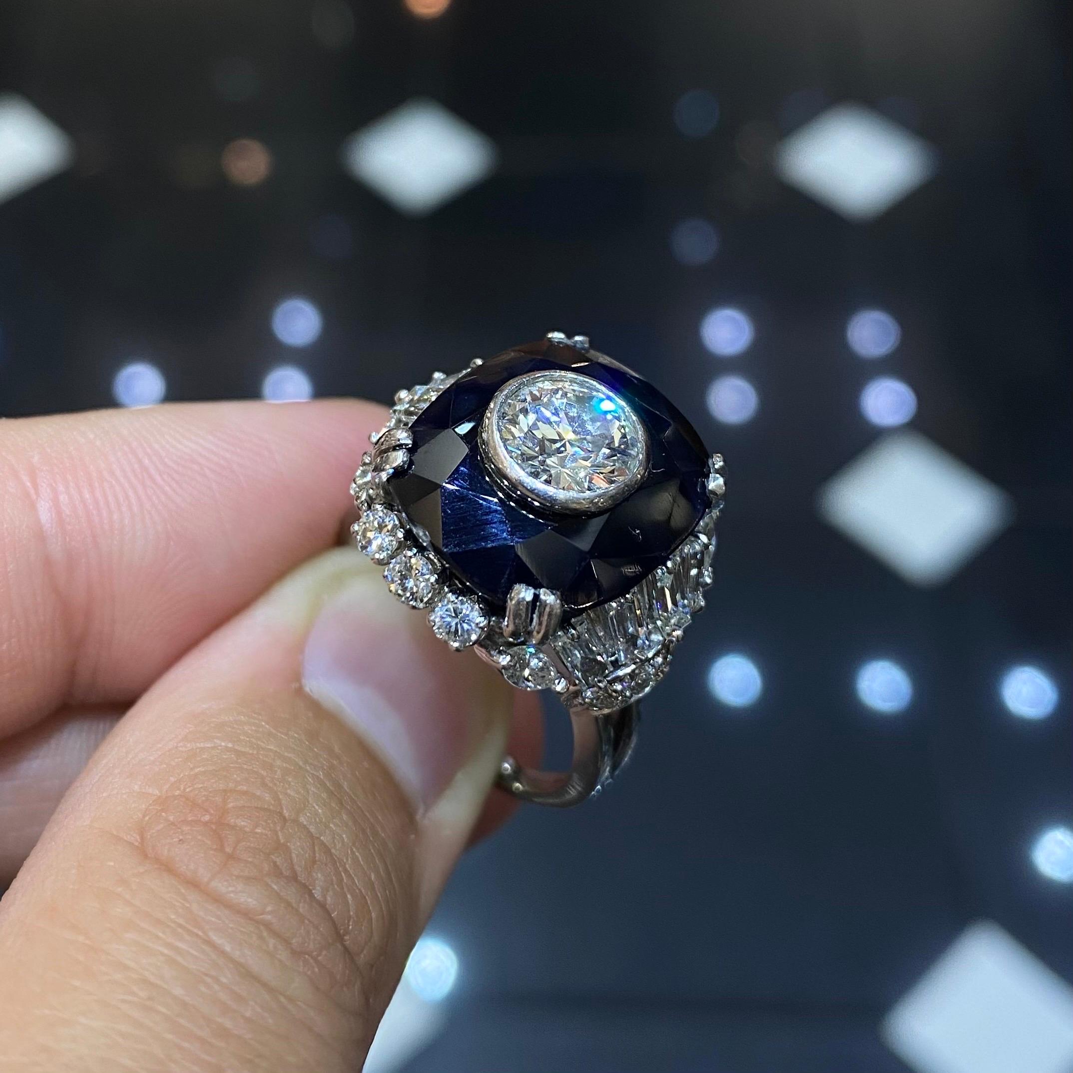 Mid-Century Diamond Blue Sapphire Ballerina Cocktail Ring Platinum 1950s/1960s In Good Condition For Sale In Lisbon, PT