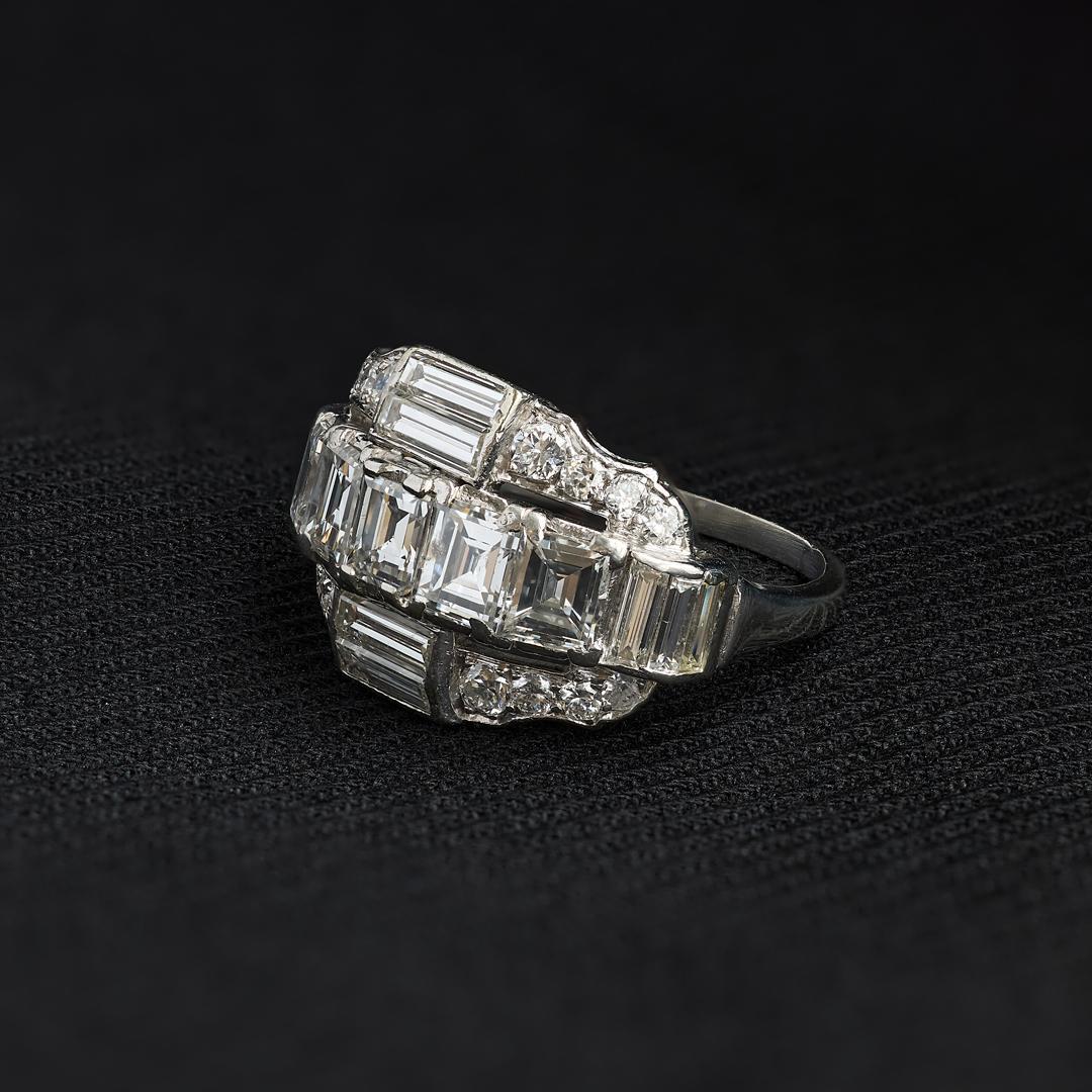Anillo de diamantes de mediados de siglo en venta 1