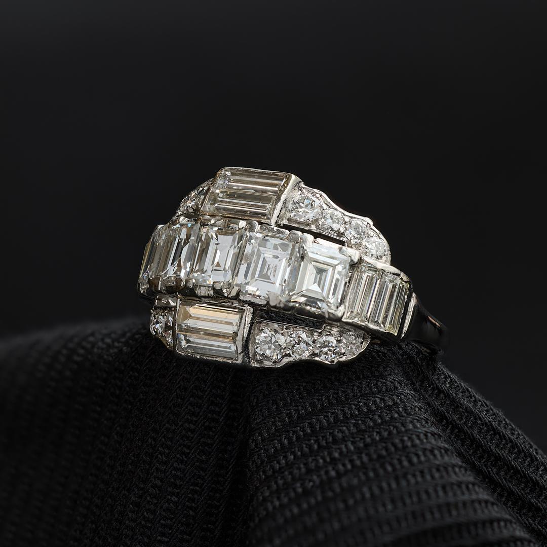 Anillo de diamantes de mediados de siglo en venta 2