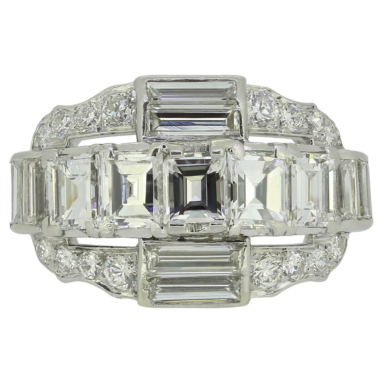 Anillo de diamantes de mediados de siglo en venta