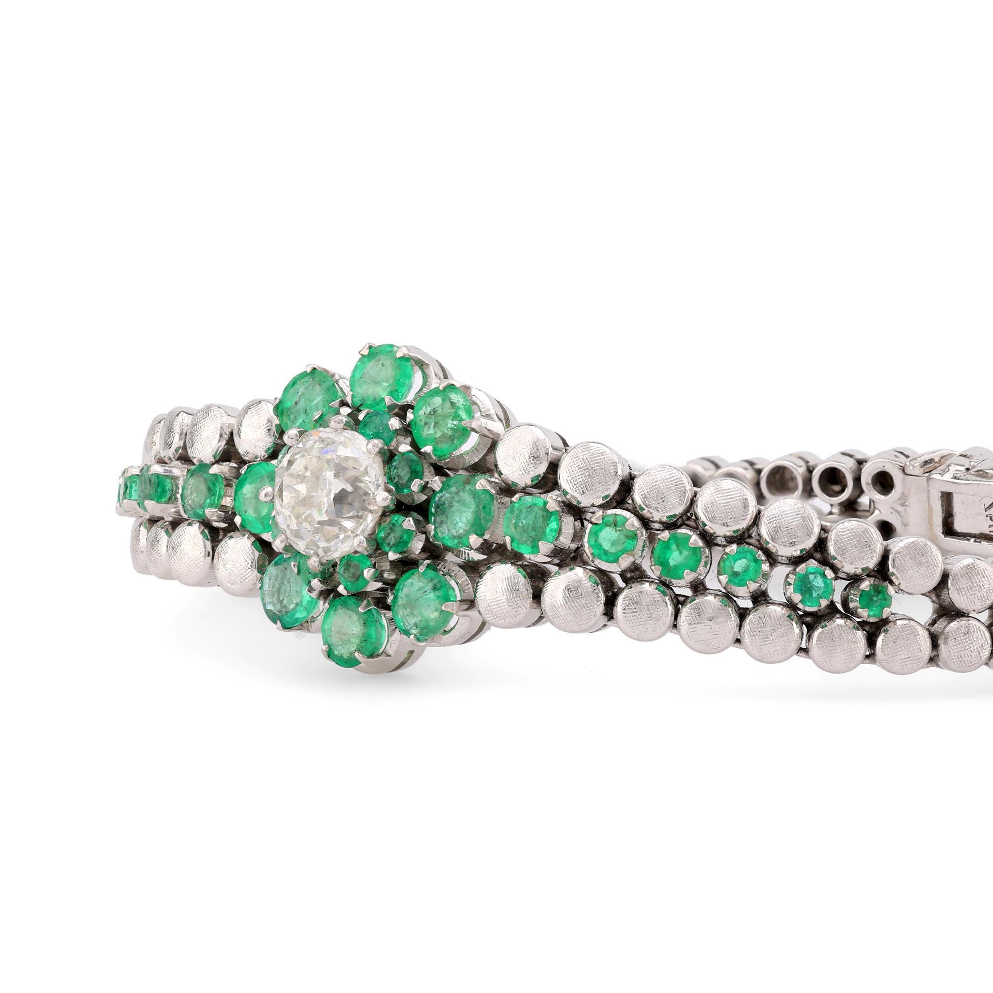 Moderno Bracciale floreale in oro bianco 18 carati con diamante e smeraldo di metà secolo in vendita