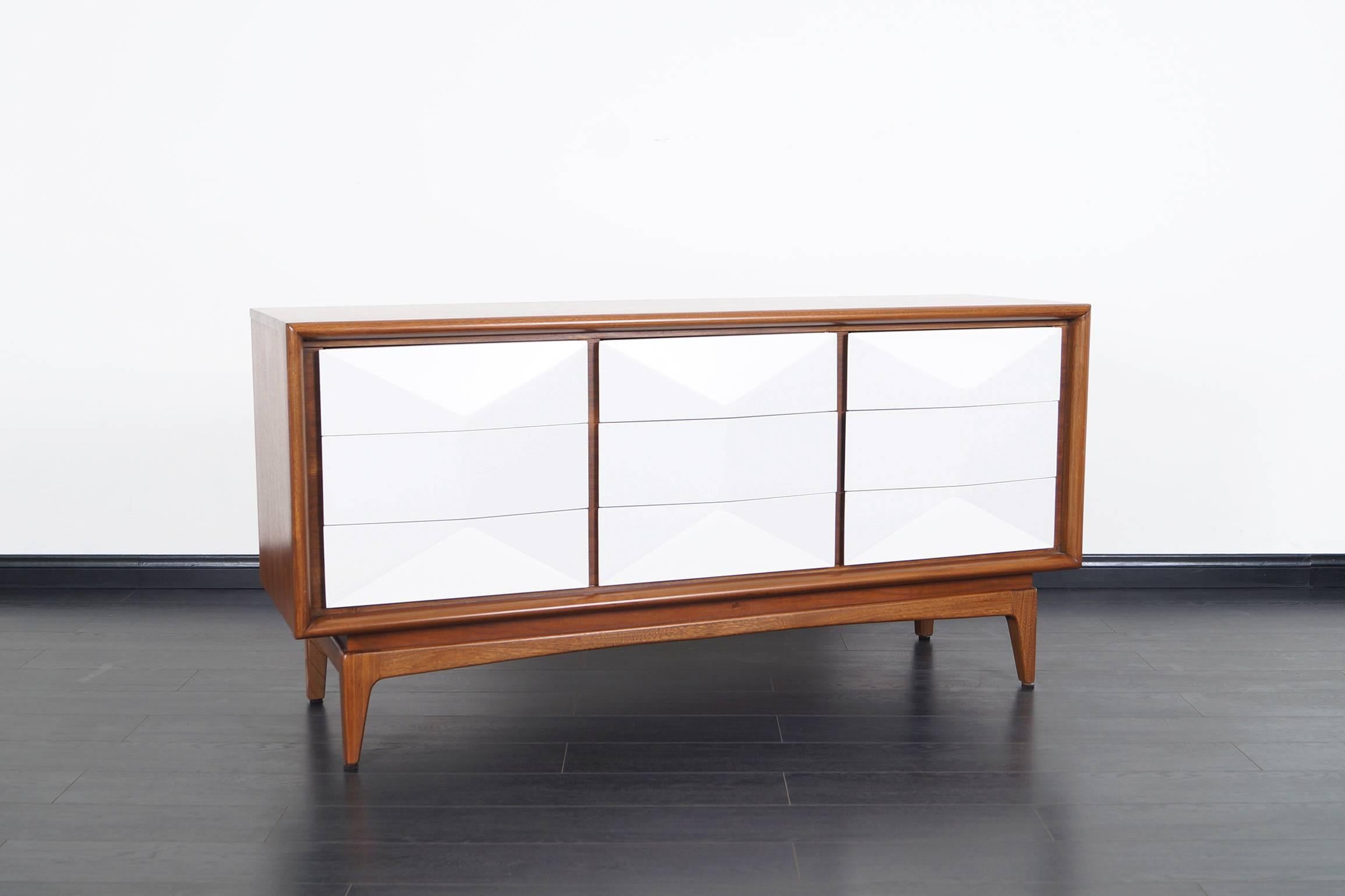 This gorgeous lacquered diamond front dresser was designed by United Furniture. This piece offers plenty of space for storage. Newly restored in a two-tone finish.