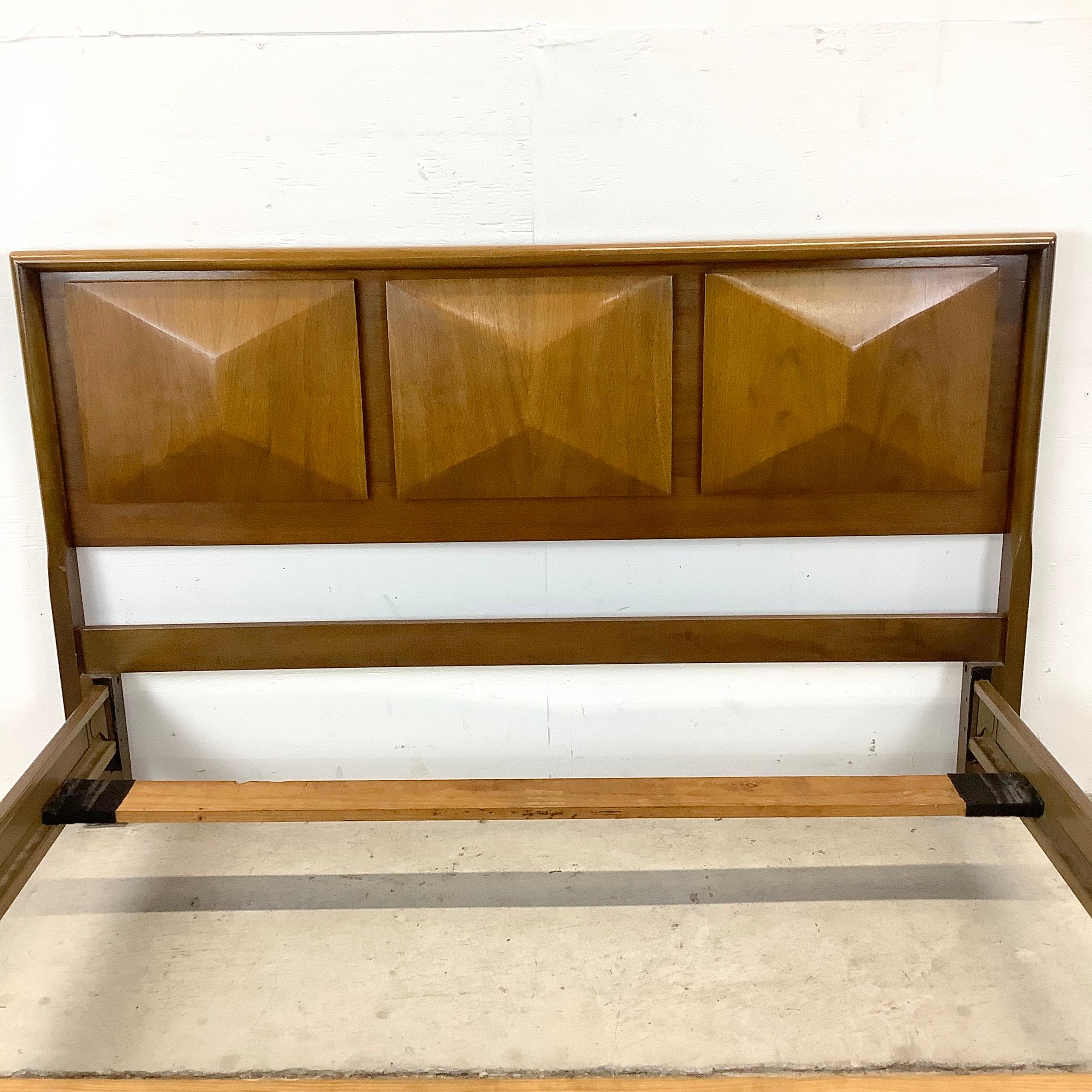 Mid-Century Diamond Front Headboard With Bed Frame In Good Condition In Trenton, NJ