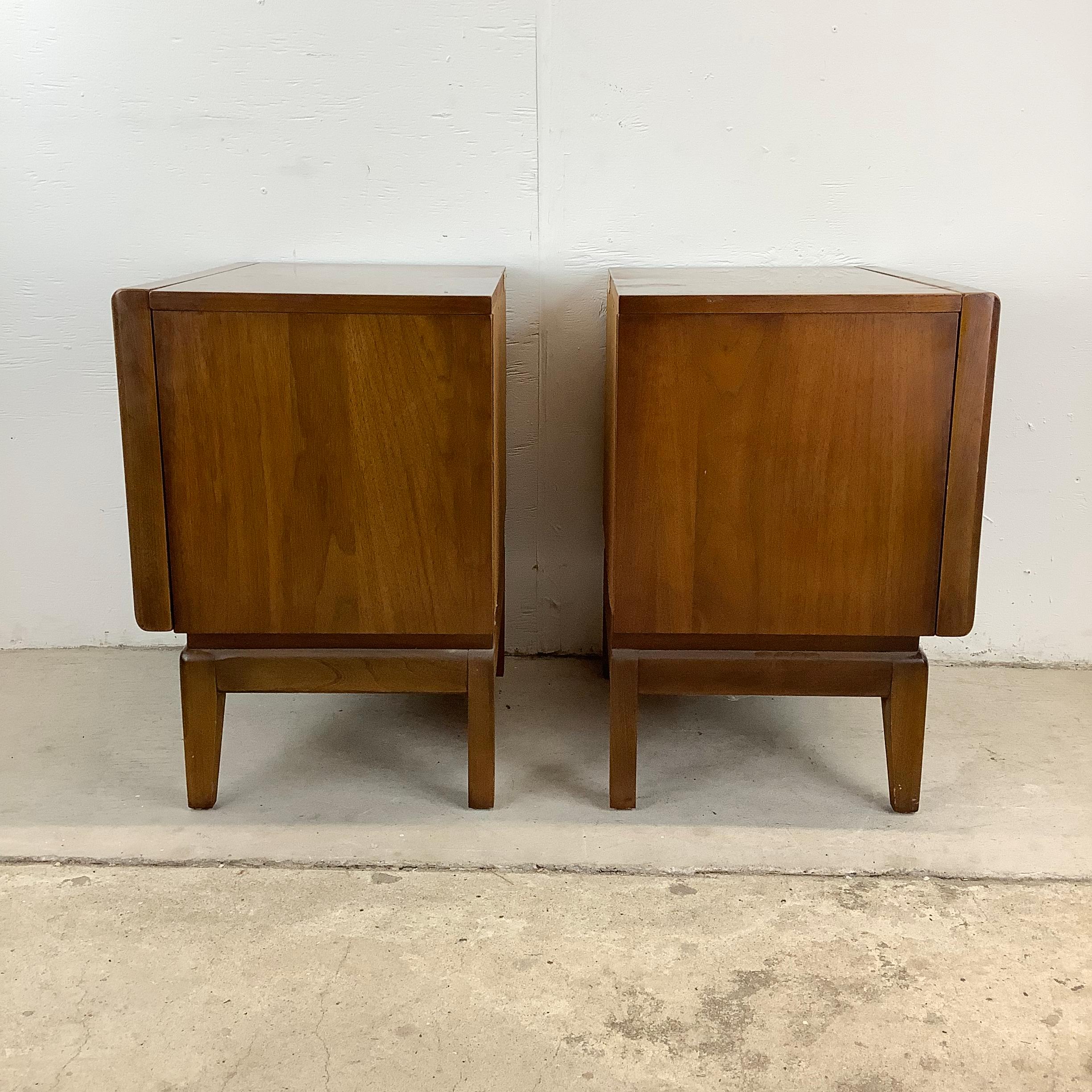 Mid-Century Diamond Front Nightstands by United Furniture In Good Condition In Trenton, NJ