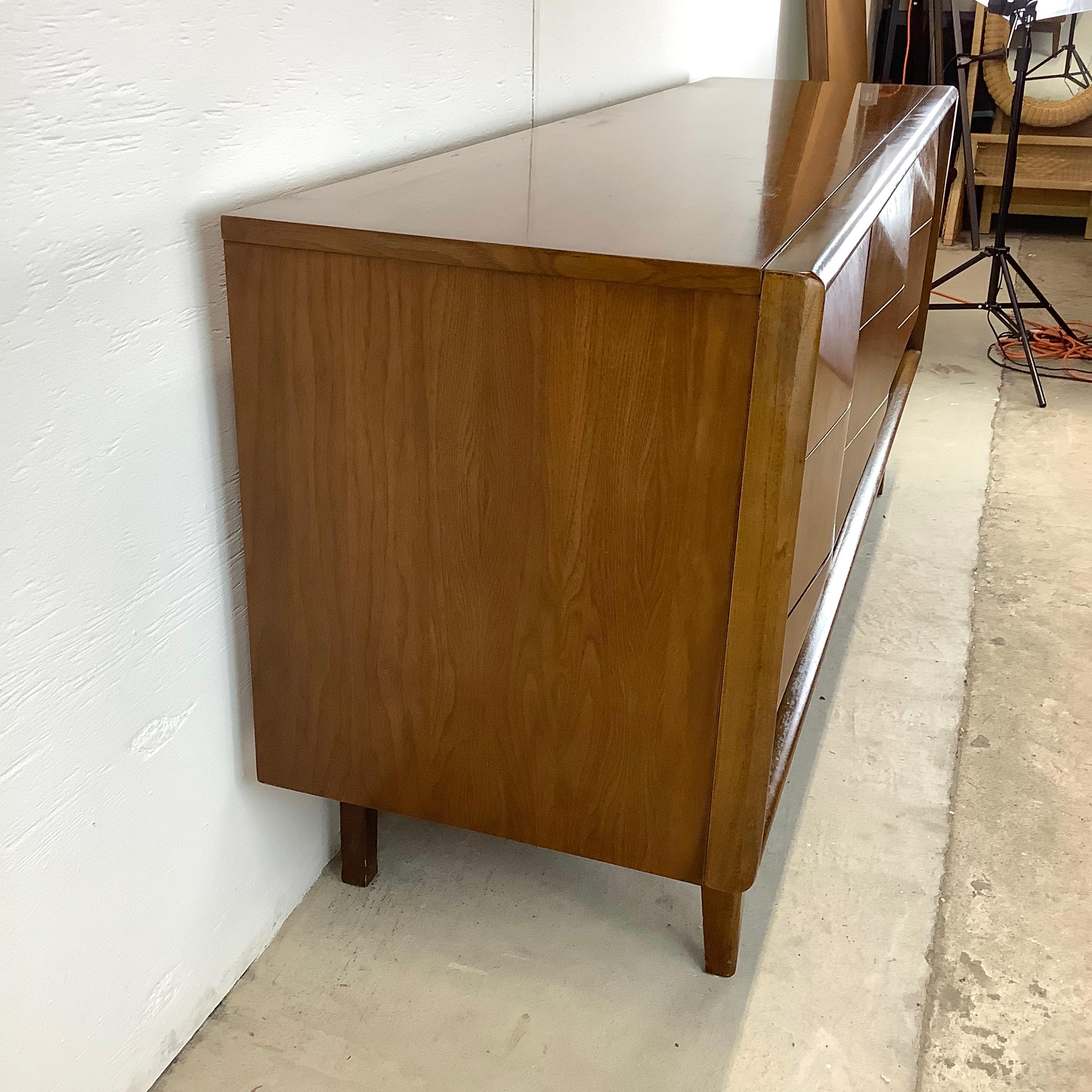 Mid-Century Diamond Front Walnut Dresser by United In Good Condition In Trenton, NJ