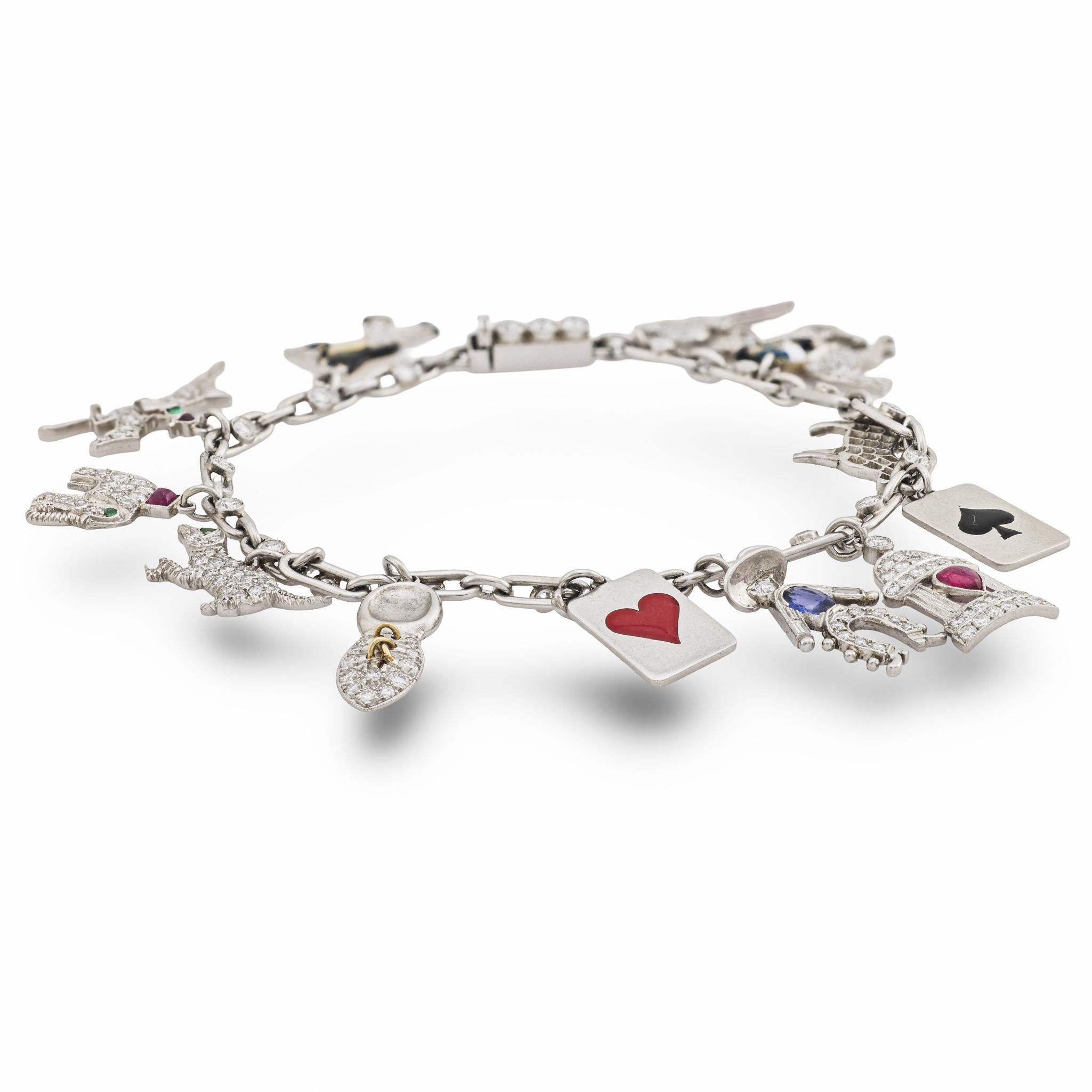 Bracelet à breloques en diamant, pierres précieuses, émail et platine du milieu du siècle dernier Bon état - En vente à Beverly Hills, CA