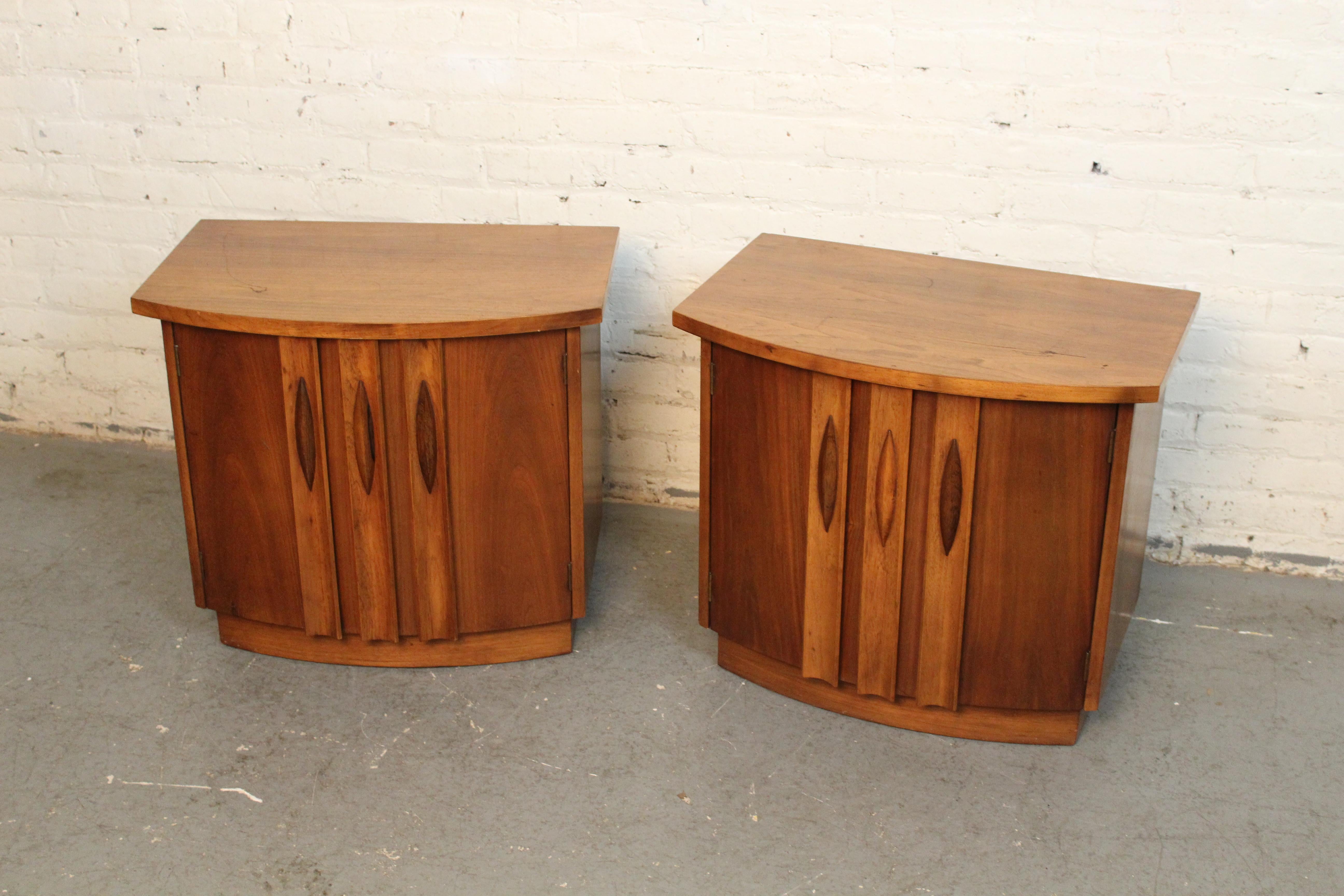 Mid-Century Diamond Nightstands by Thomasville Furniture For Sale 11