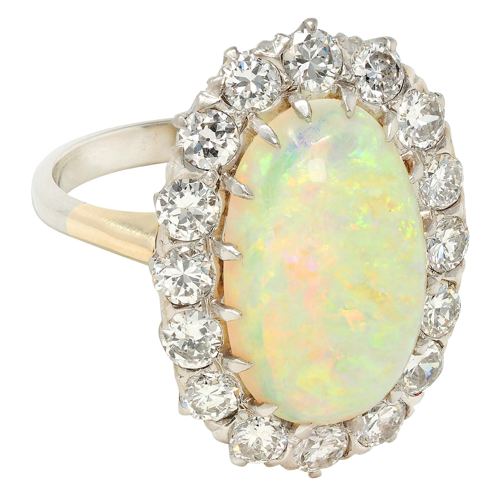 Moderno Anello con diamante Opale di metà secolo, platino, oro 14 carati, aureola d'epoca in vendita