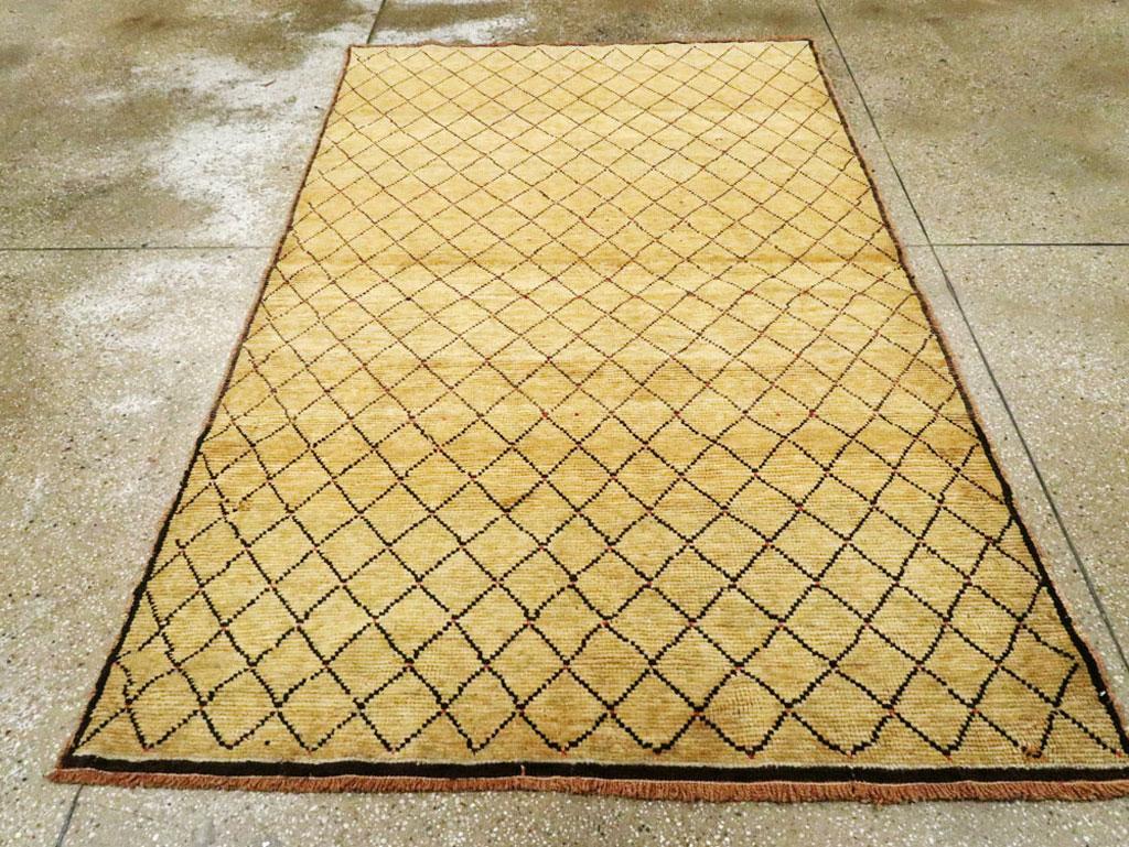 Modern Contemporary Diamond Pattern Turkish Rug in Gold Mustard and Black