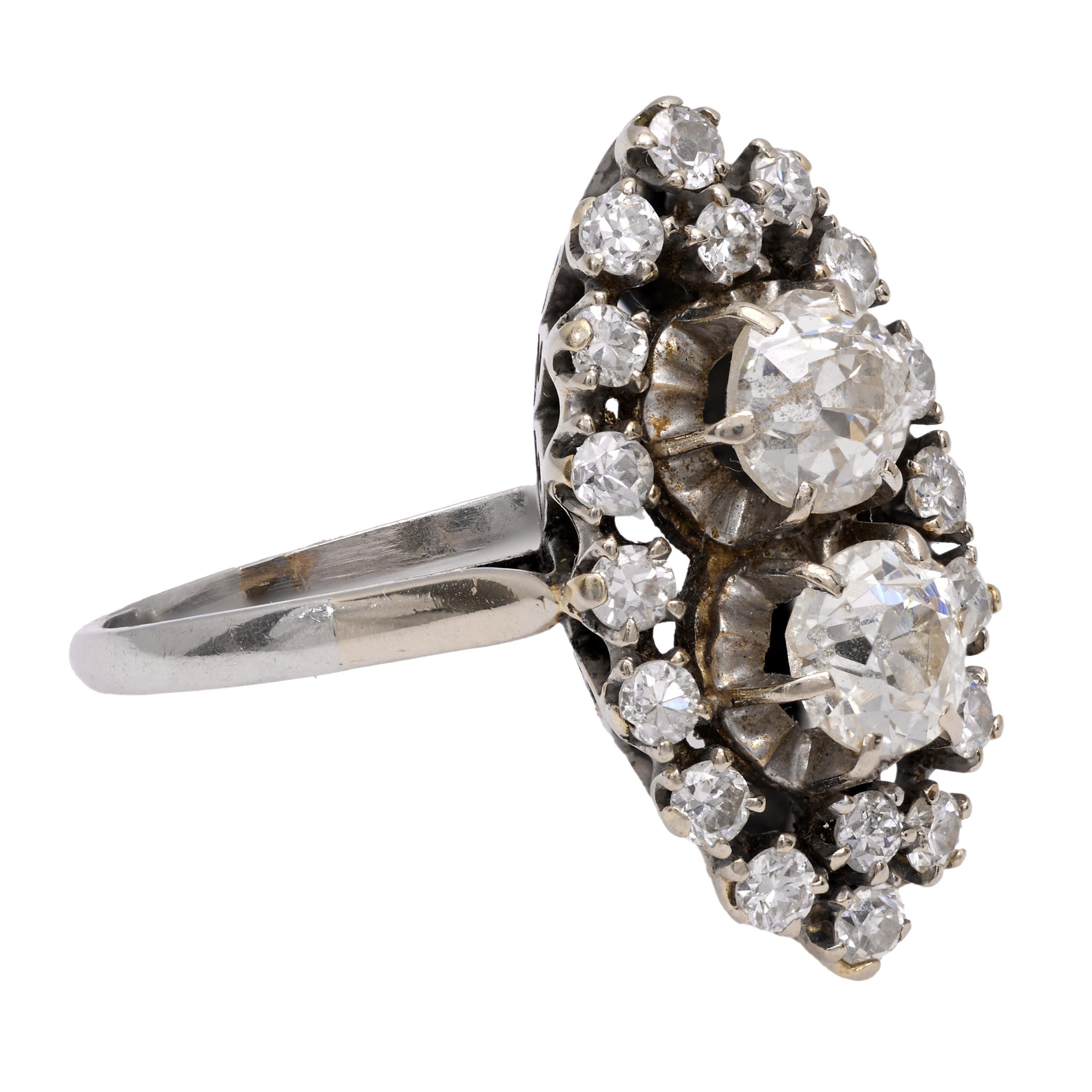 Mid Century diamond platinum navette ring Corte europeo antiguo en venta
