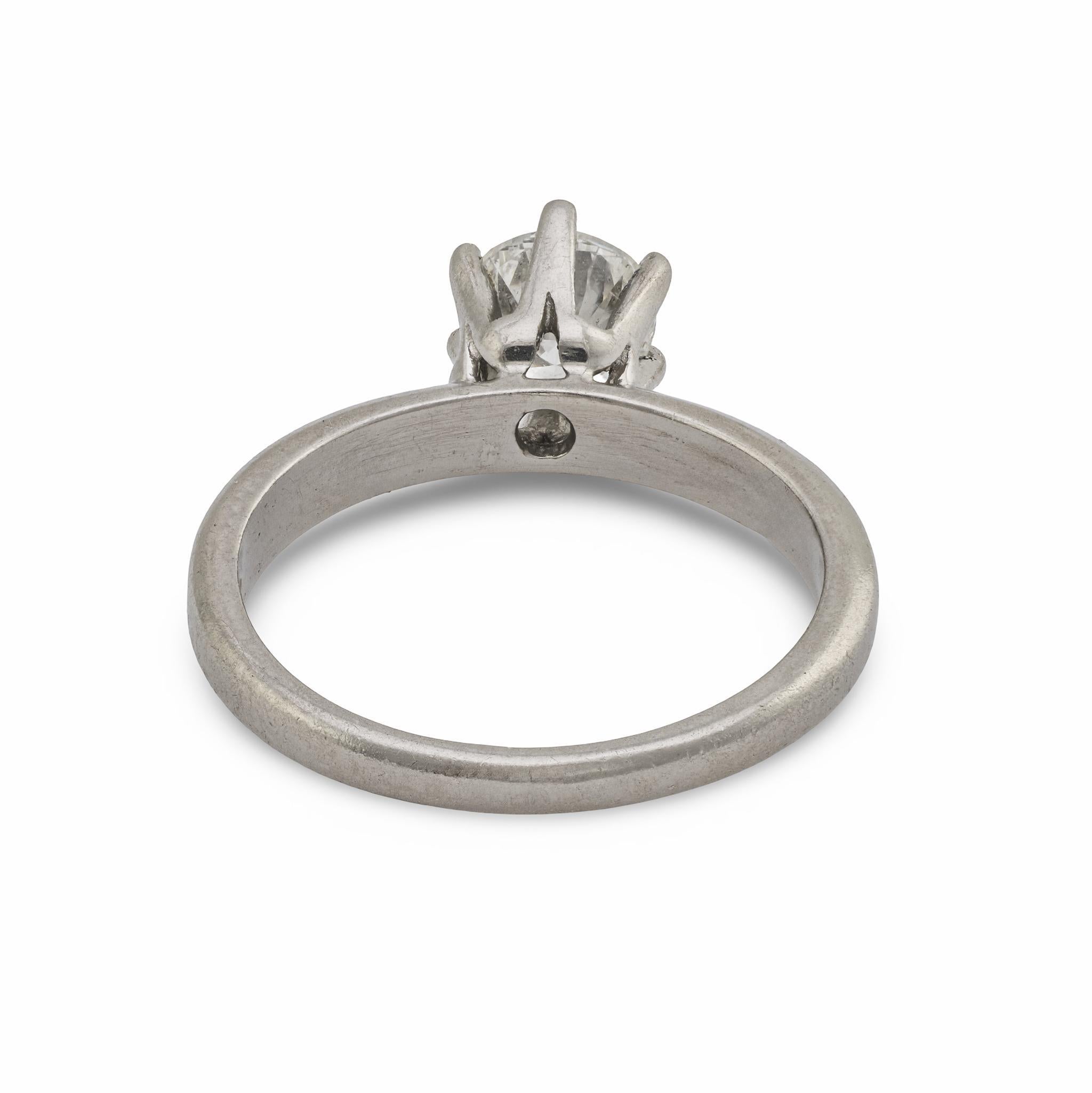 Bague de fiançailles solitaire en platine et diamant du milieu du siècle en vente 1