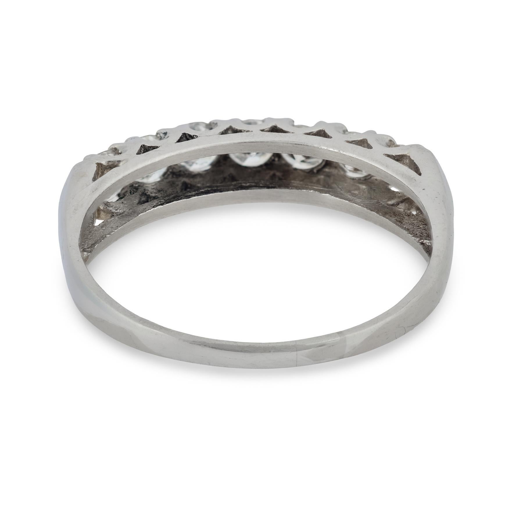 Alliance en diamant et platine du milieu du siècle Pour femmes en vente