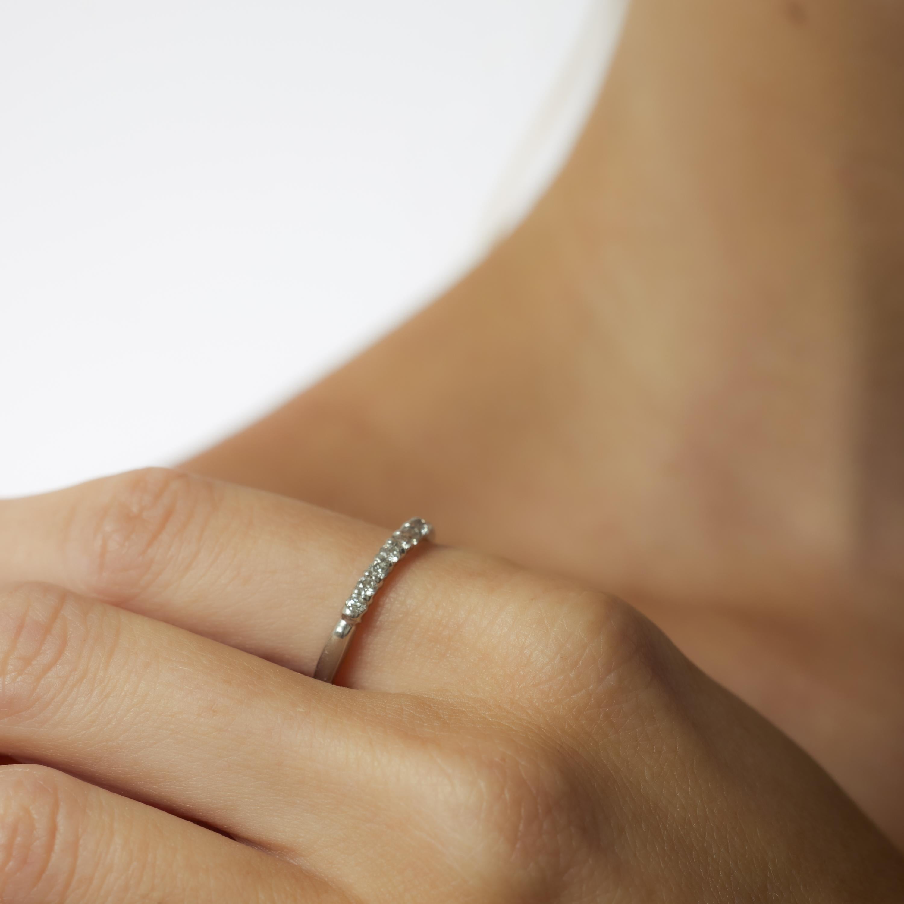 Brilliant Cut Mid Century diamond platinum wedding ring For Sale