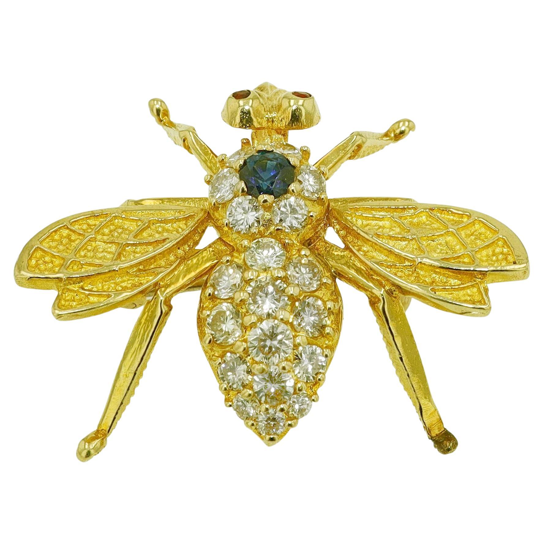 Gold Engraved Bee Brooch For Sale at 1stDibs