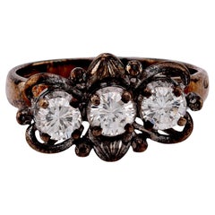 Anello a tre pietre in argento con diamante di metà secolo.