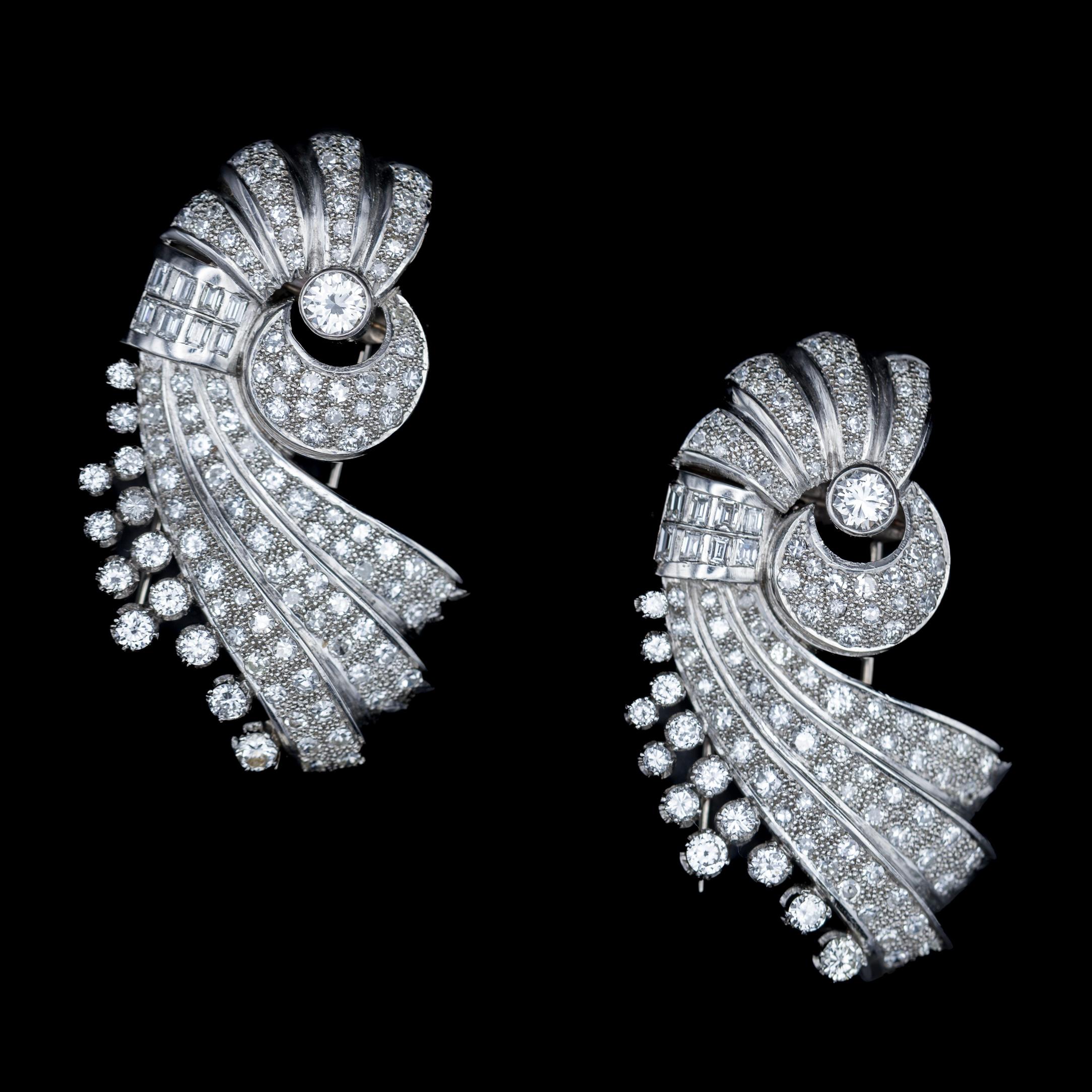 Women's or Men's Mid-Century Diamond Swirl Double-Clip Brooch Convertible Platinum 1950s 1960s For Sale