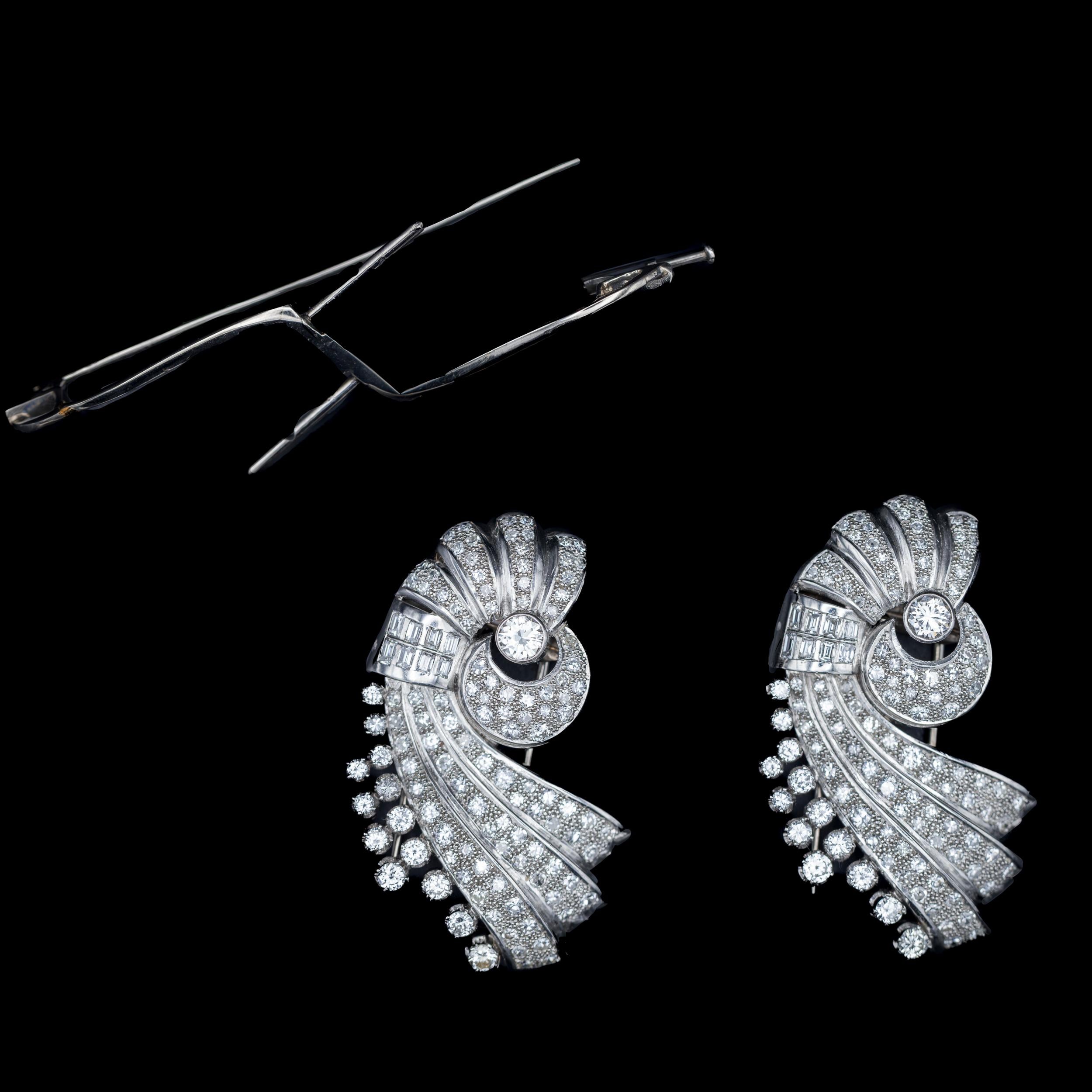 Mid-Century Diamond Swirl Double-Clip Brooch Convertible Platinum 1950s 1960s For Sale 3
