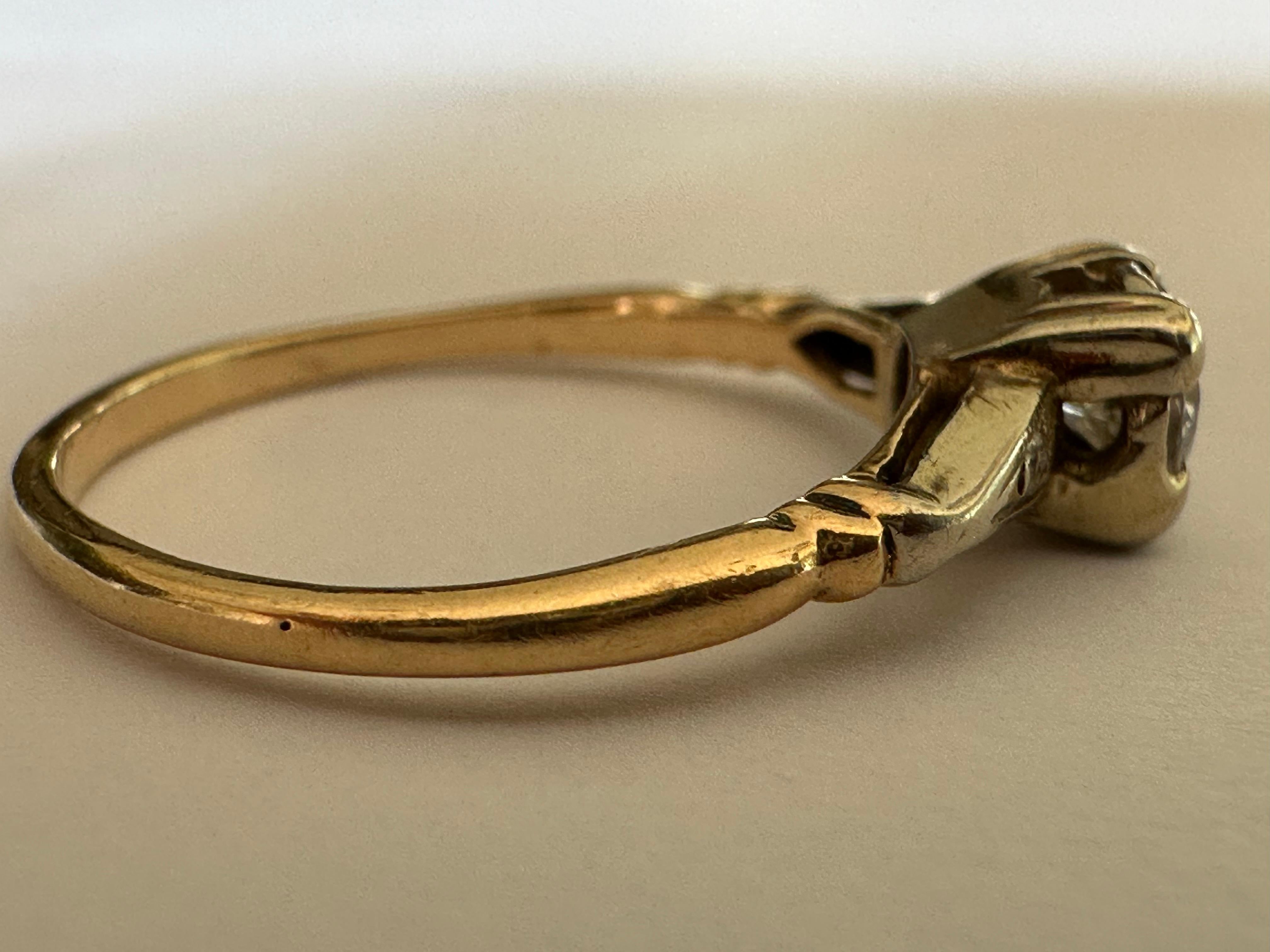 Bague de fiançailles à trois pierres en diamant du milieu du siècle dernier en vente 1