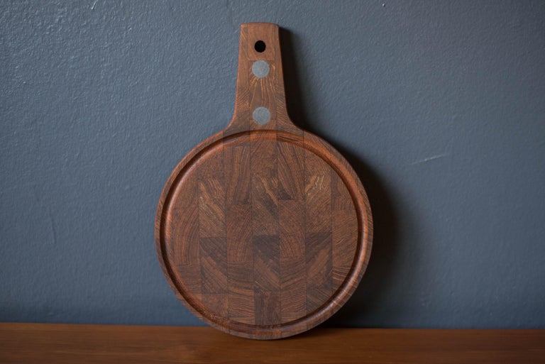 Vintage teak serving board platter manufactured by Digsmed circa 1960's, Denmark. This handcrafted piece includes a handle for serving and wall hanging. The perfect size tray for entertaining small charcuterie and appetizers.