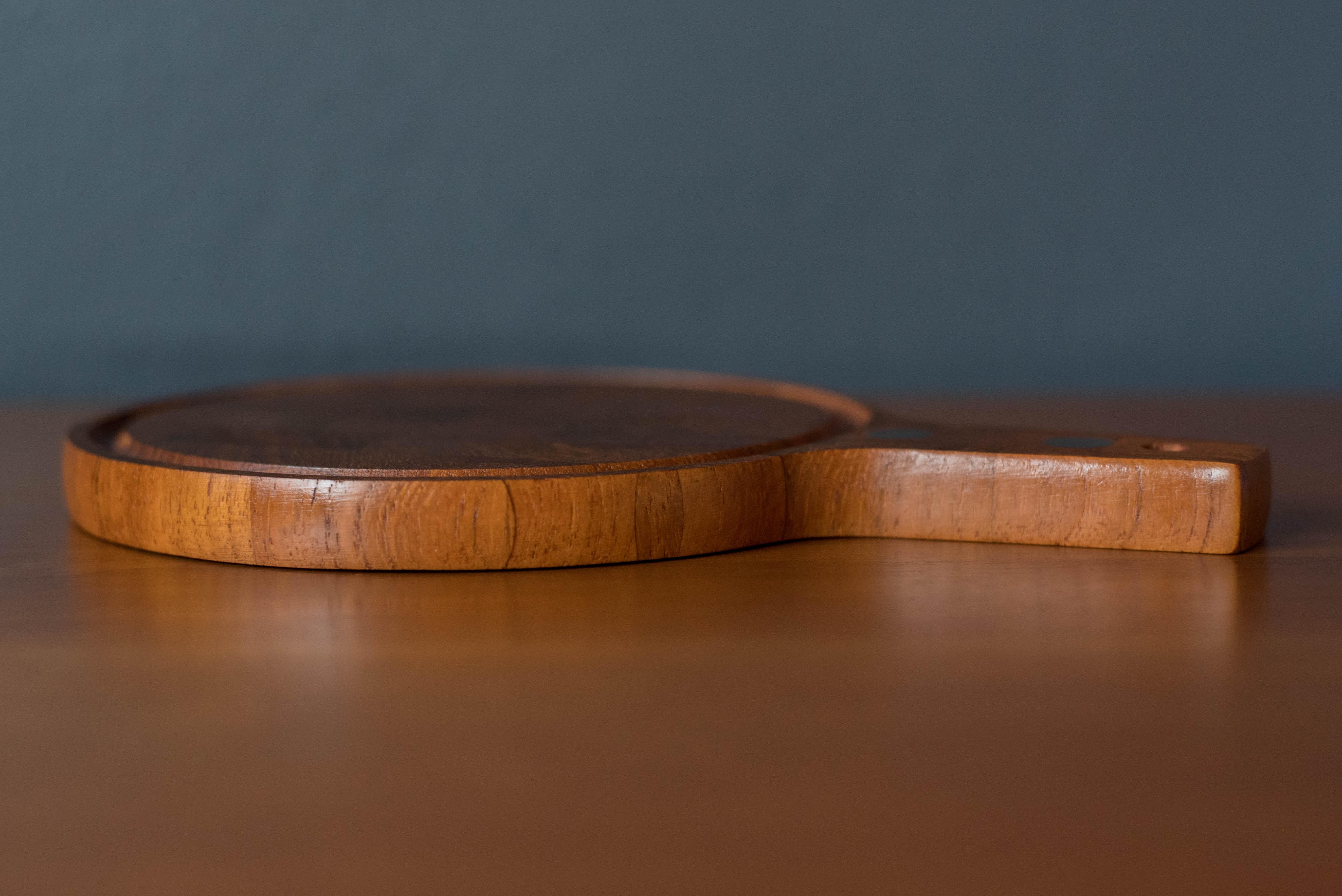 Mid Century Digsmed Teak Charcuterie and Cheese Board Serving Tray In Good Condition For Sale In San Jose, CA