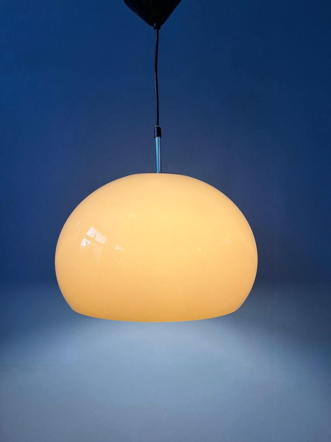 Mid Century Dijkstra Mushroom Pendant Lamp, 1970s In Excellent Condition For Sale In ROTTERDAM, ZH