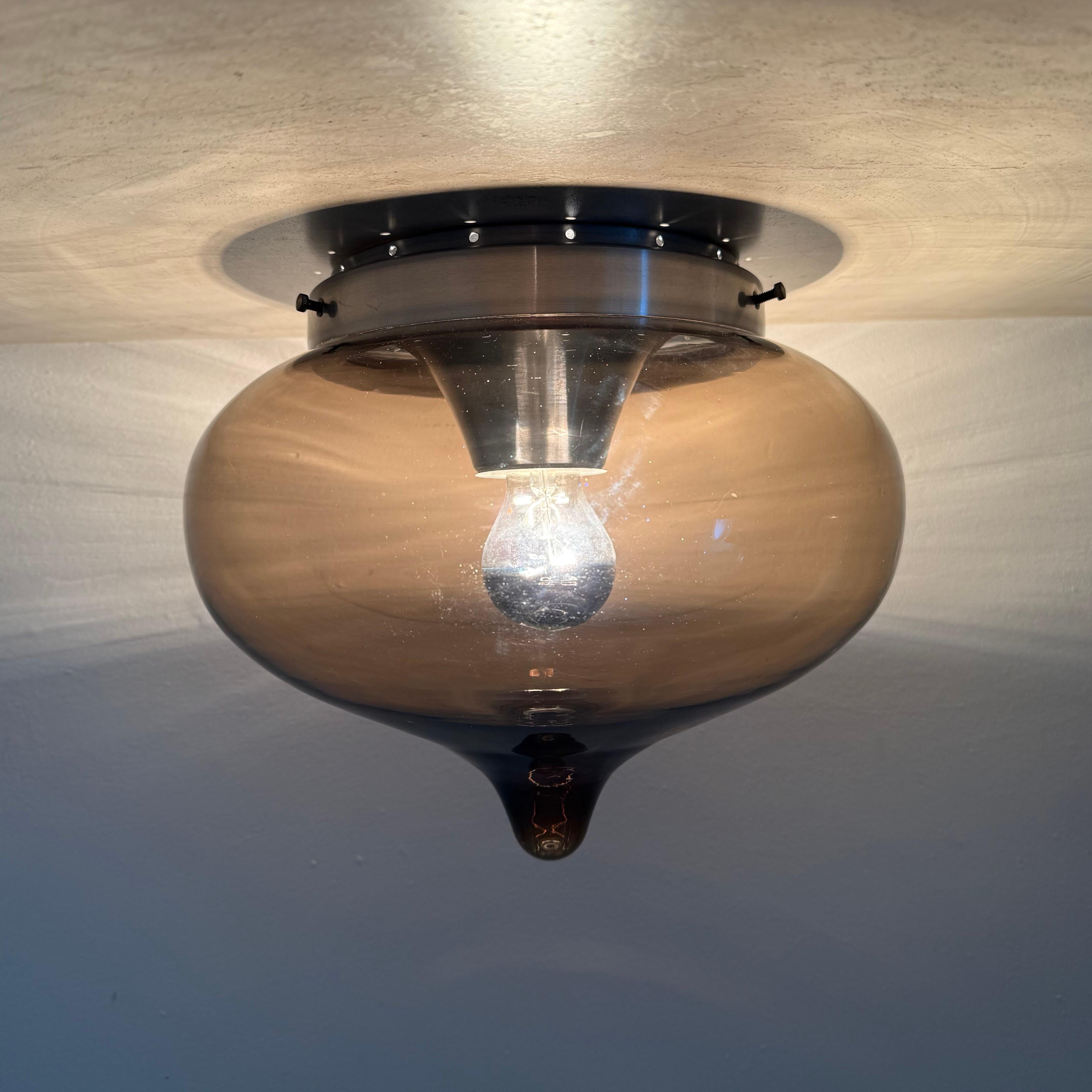 Lámpara de techo de cristal ahumado Dijkstra de mediados de siglo space age, años 70 Holandés en venta