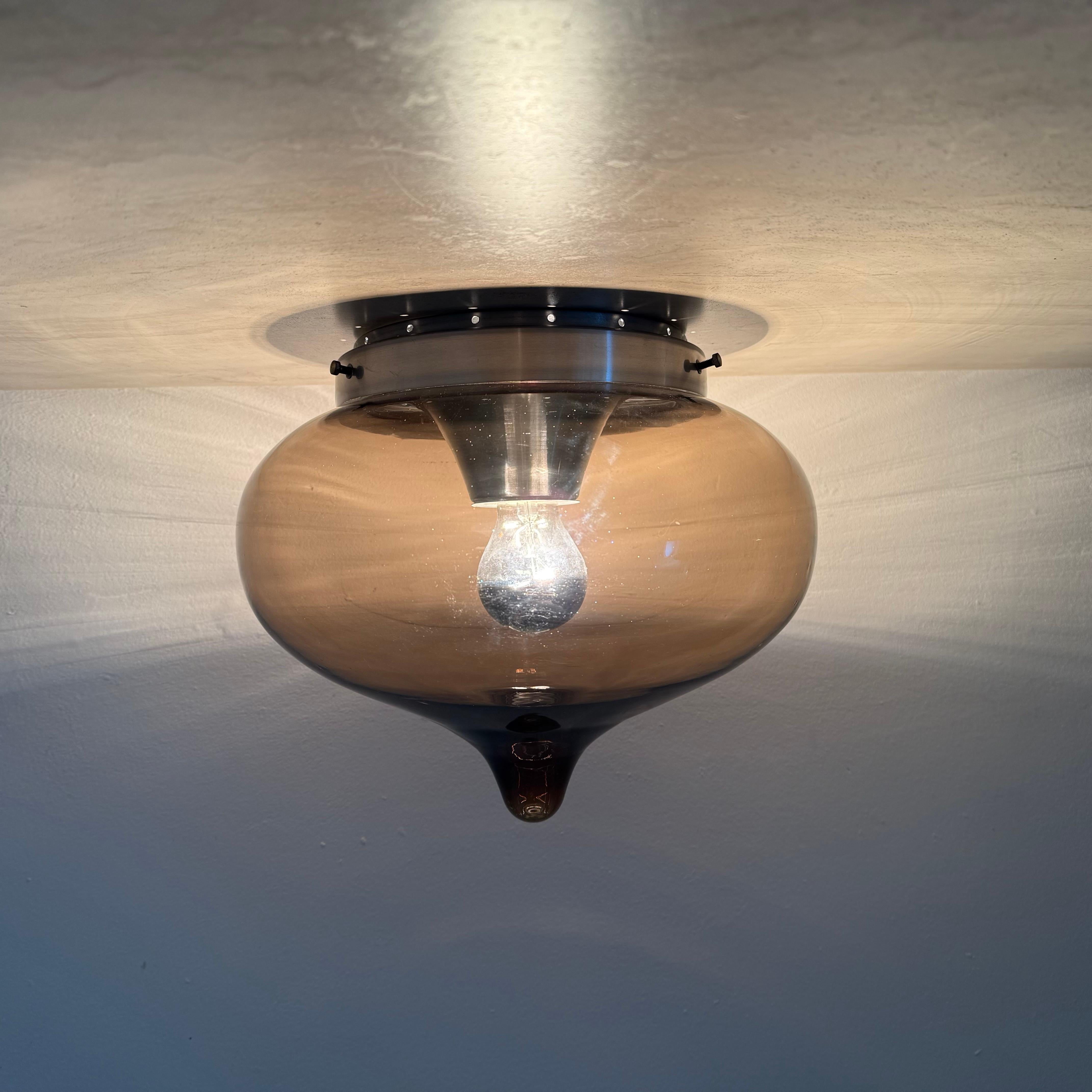 Lámpara de techo de cristal ahumado Dijkstra de mediados de siglo space age, años 70 en Bueno estado para la venta en Delft, NL