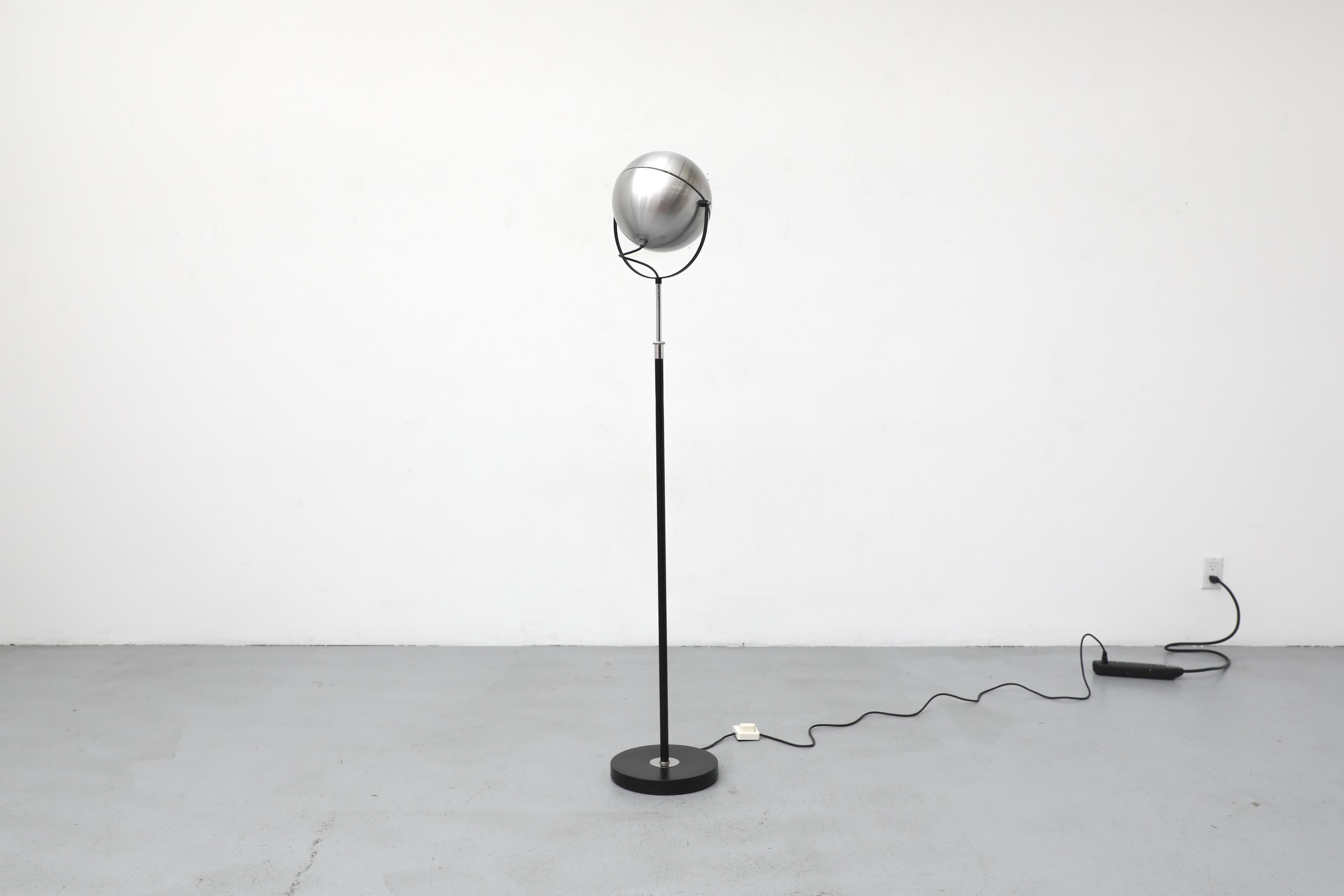 Lampe sur pied à globe extensible Dijkstra du milieu du siècle en chrome et noir en vente 2