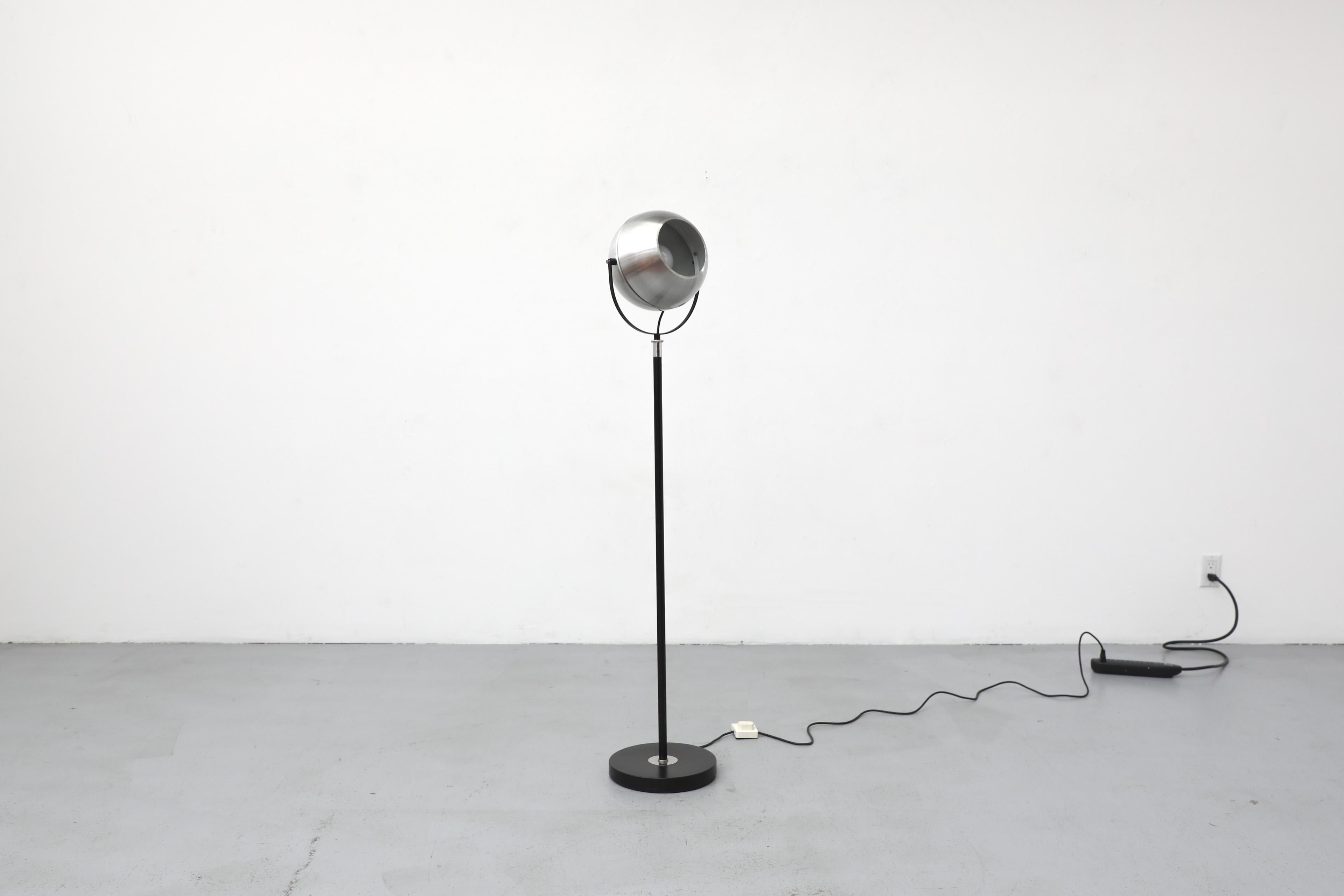 Lampe sur pied à globe extensible Dijkstra du milieu du siècle en chrome et noir en vente 4