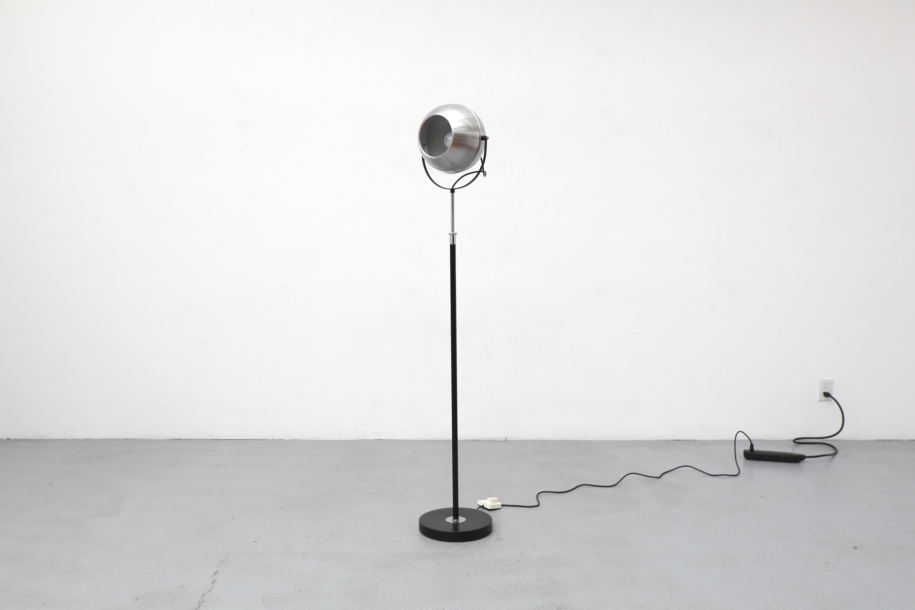 20ième siècle Lampe sur pied à globe extensible Dijkstra du milieu du siècle en chrome et noir en vente