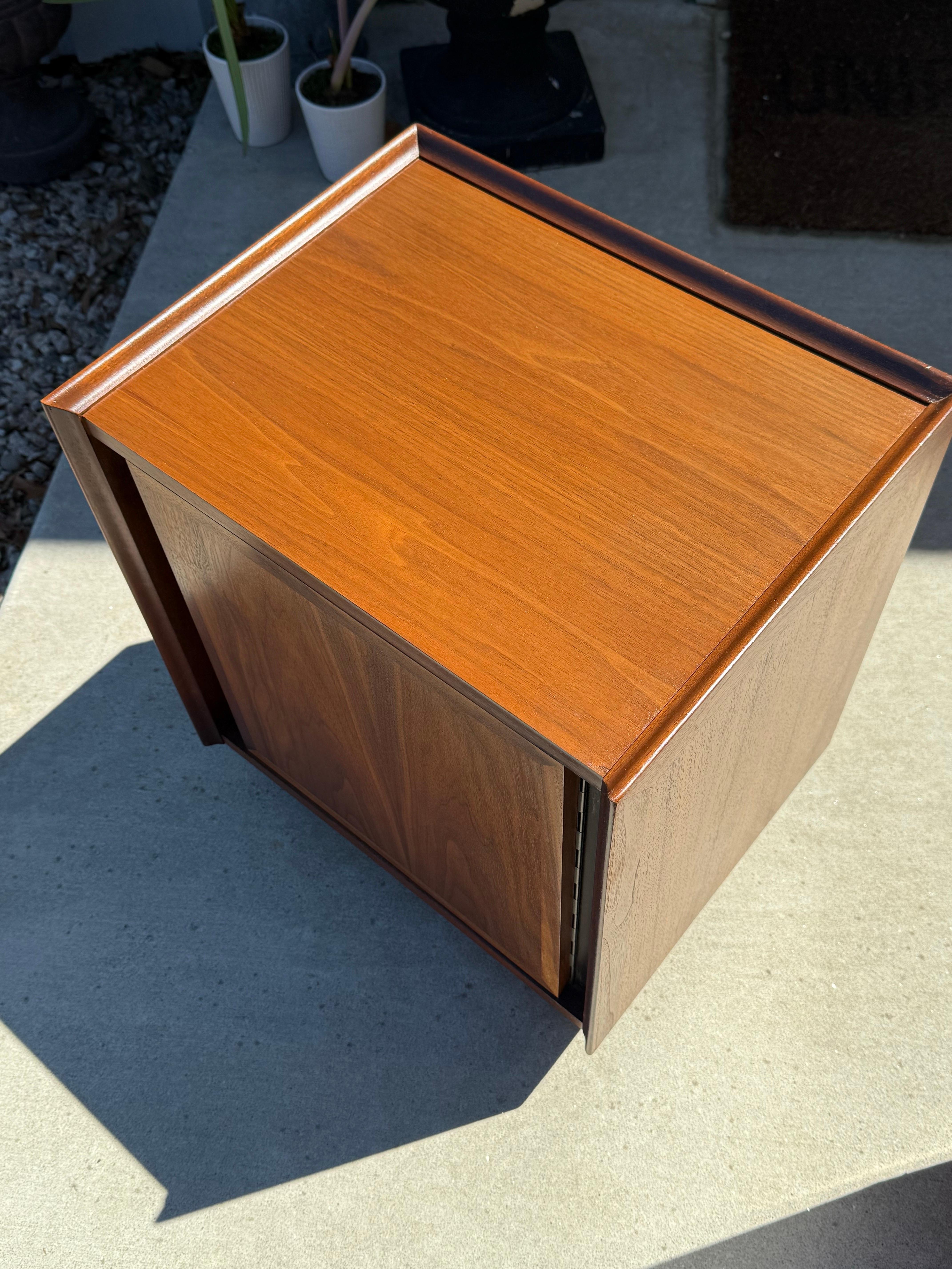 Mid-Century Dillingham 'Espirit' Nachttische - ein Paar 8