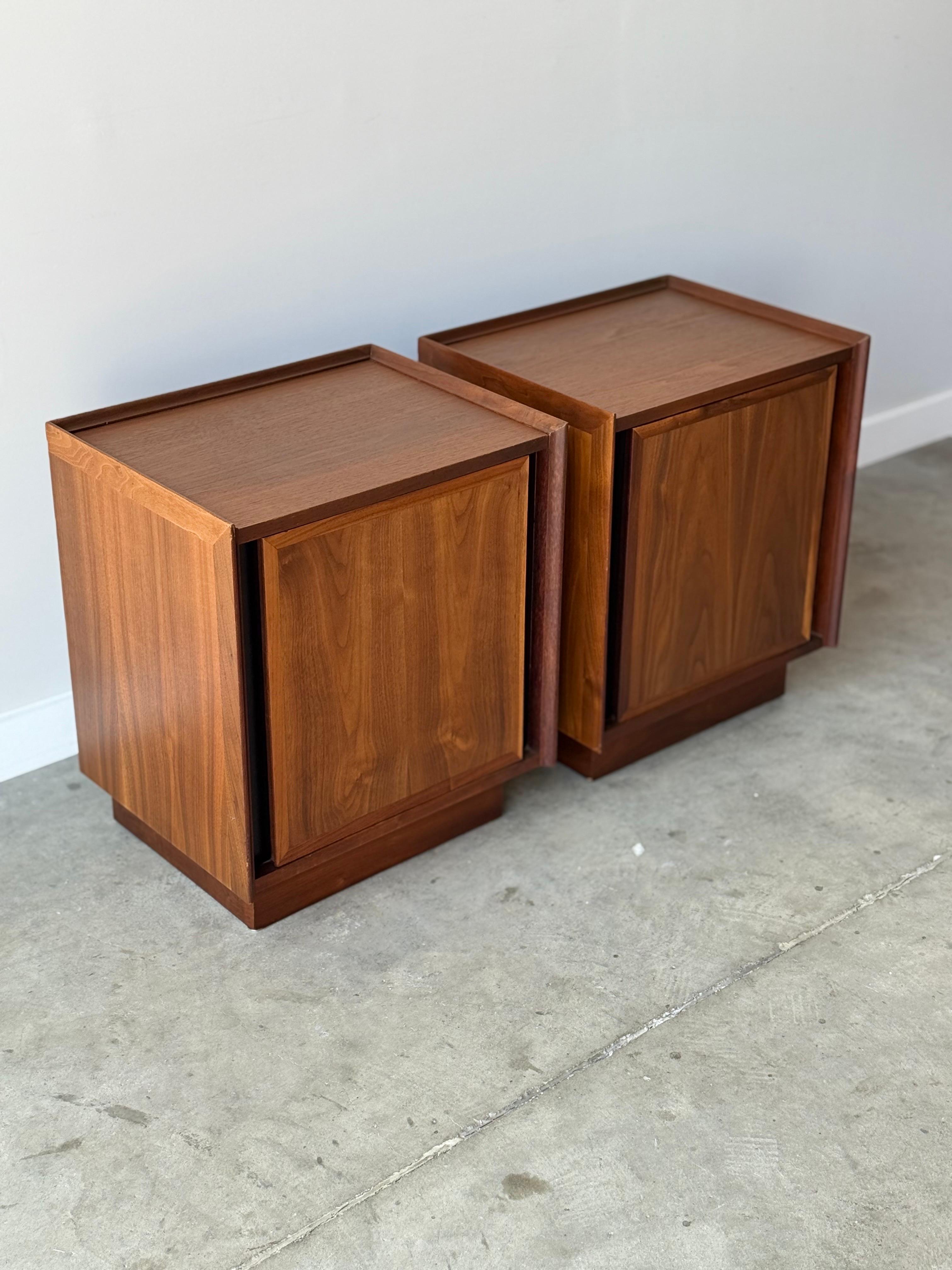 Mid-Century Dillingham 'Espirit' Nachttische - ein Paar 1
