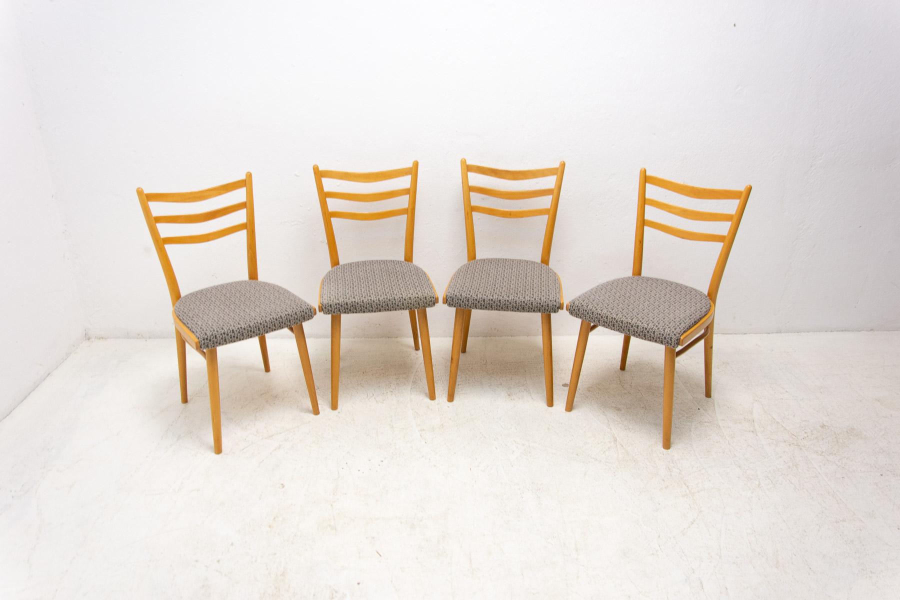 Mid-Century Modern  Chaises de salle à manger du milieu du siècle par Jitona, 1960s, Set of 4 en vente