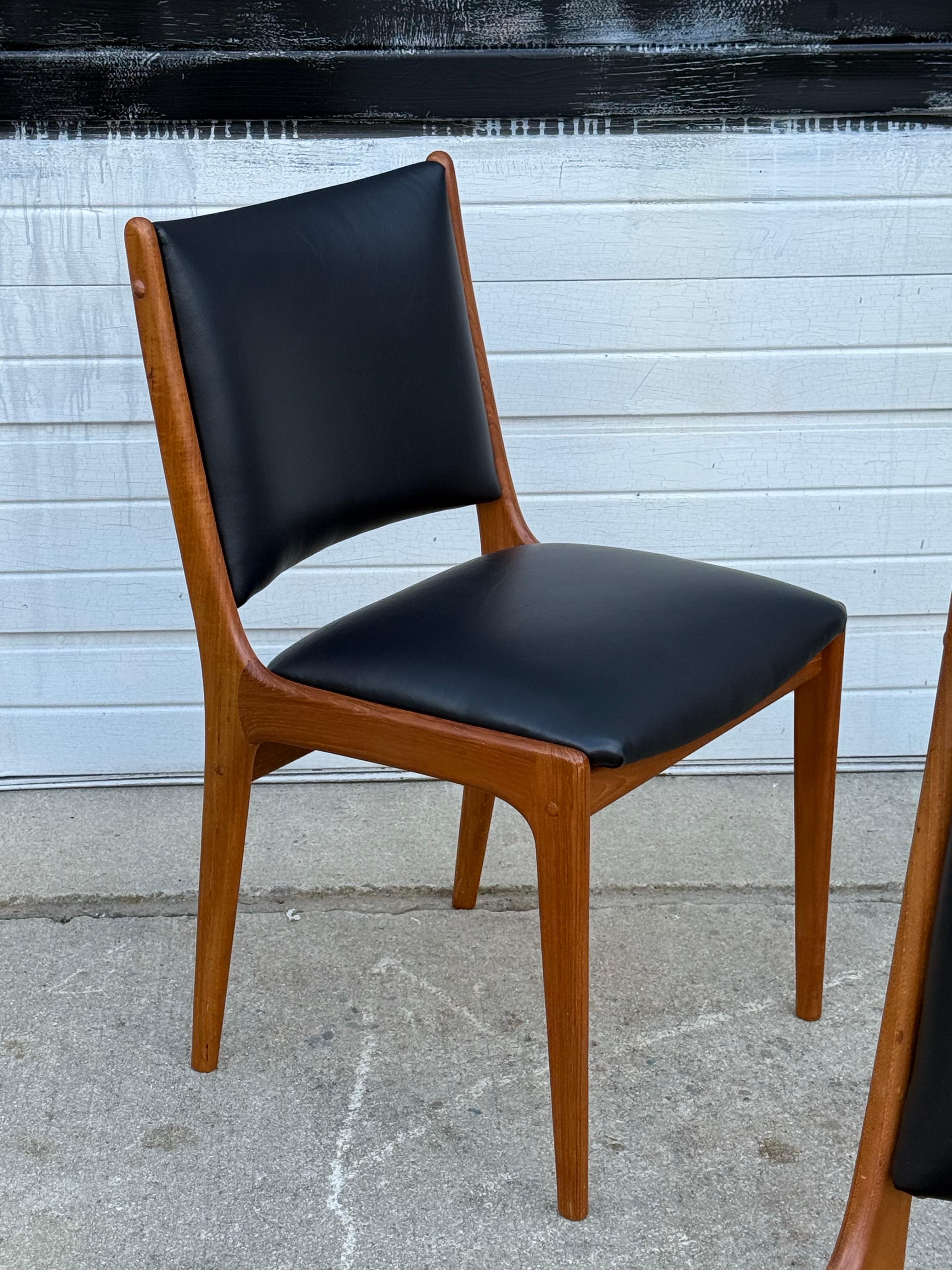Chaises de salle à manger du milieu du siècle par Johannes Andersen - Ensemble de six Bon état - En vente à Raleigh, NC