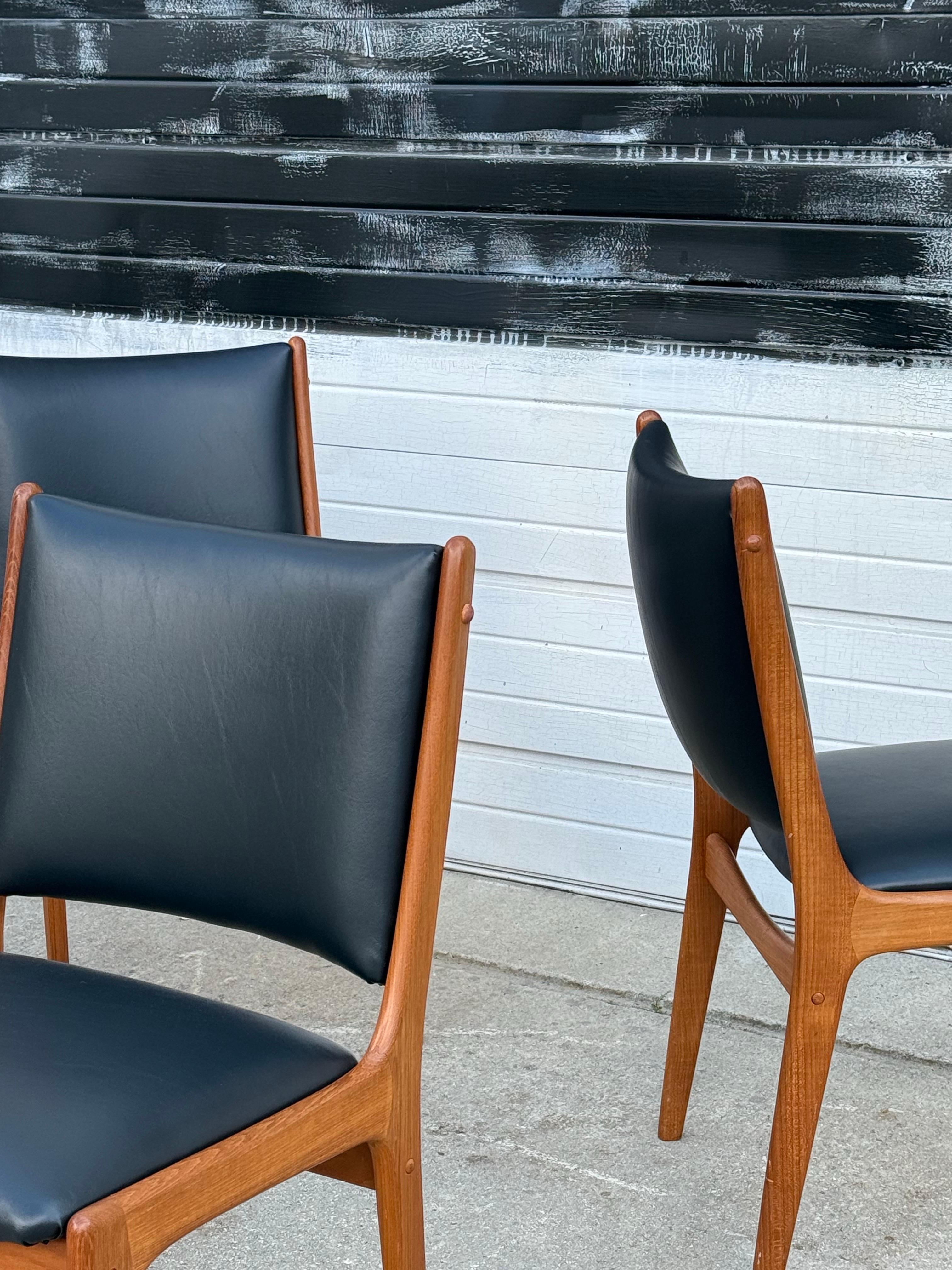 Chaises de salle à manger du milieu du siècle par Johannes Andersen - Ensemble de six en vente 1